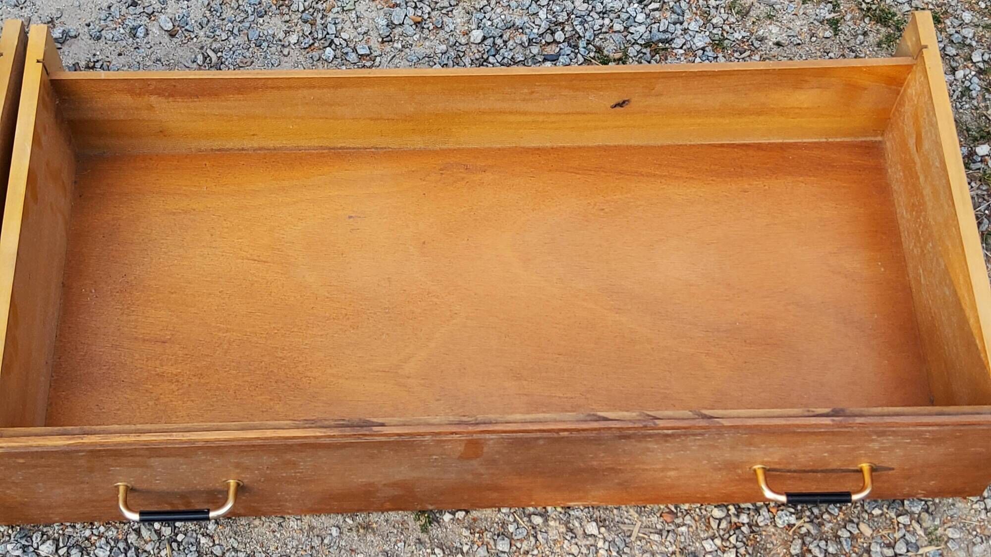 Vintage chest of drawers in golden oak from the 50s with 3 drawers and spindle-legged shelf