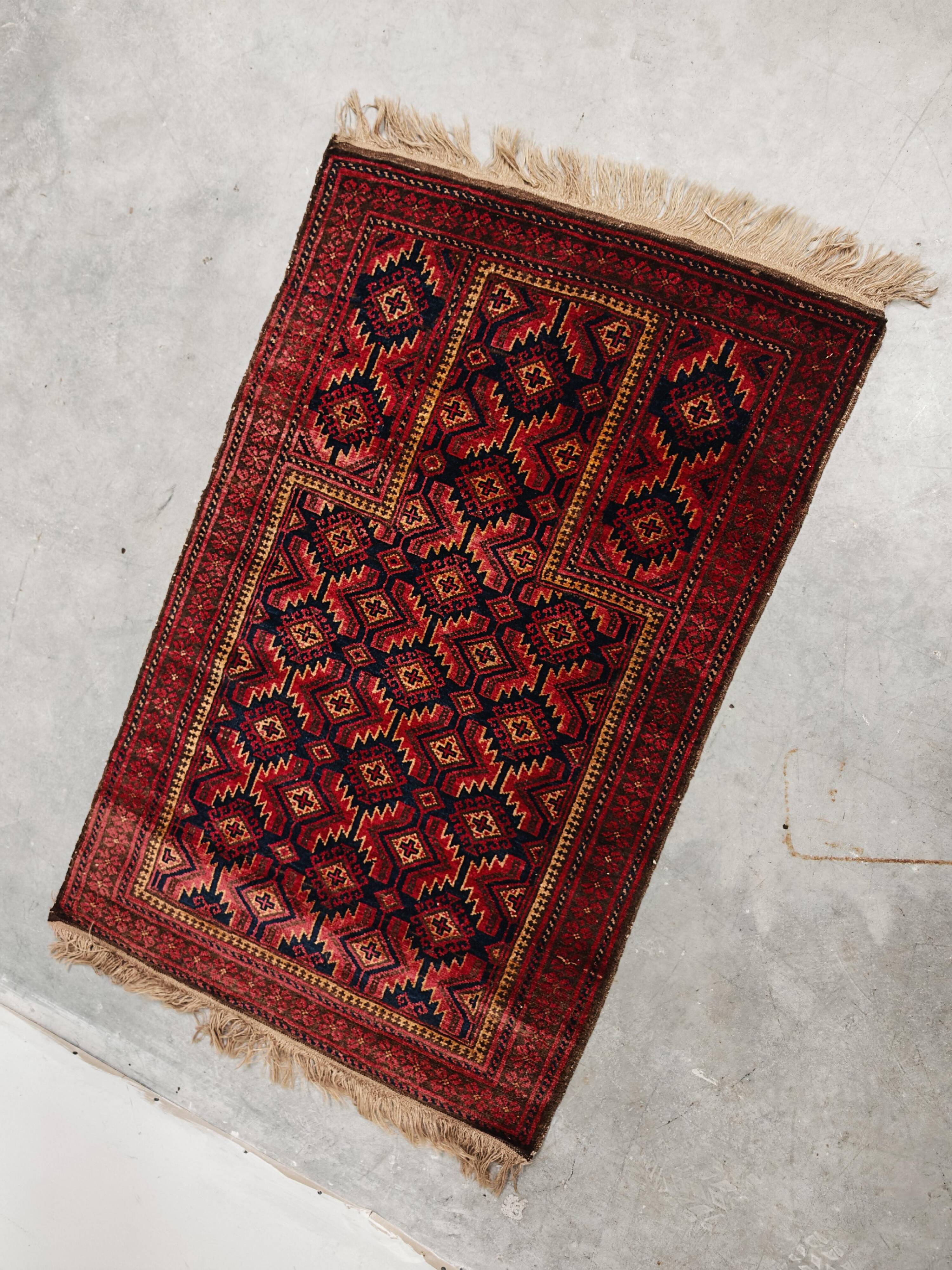 Vintage Baluch prayer rug in wool, Afghanistan 1940s.