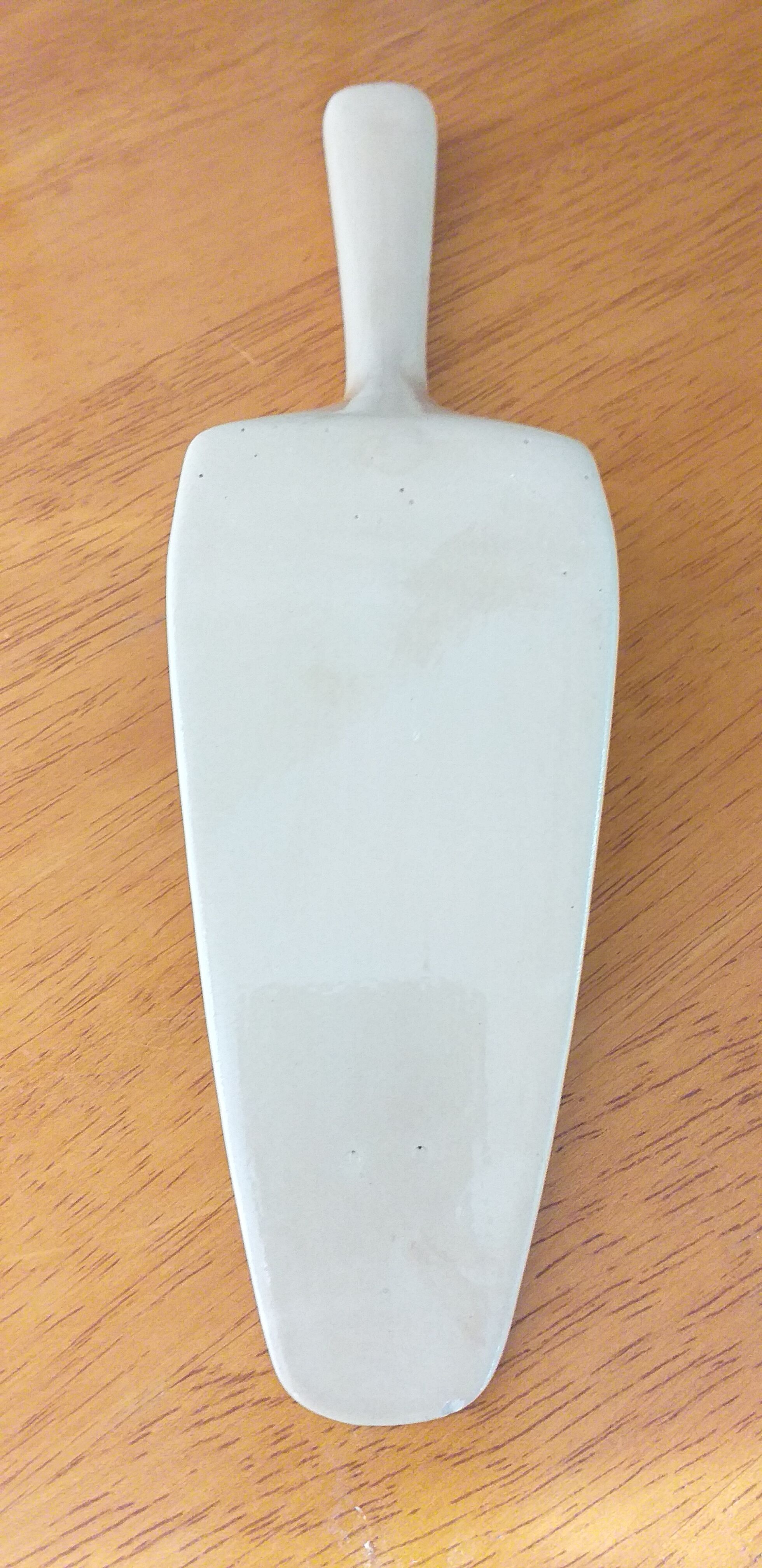 Porcelain pie shovel