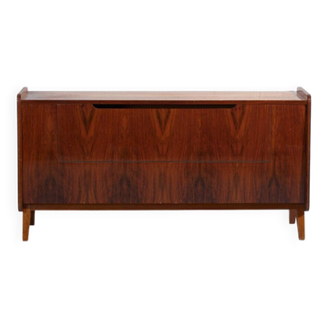 Mid-century buffet in walnut veneer with tapered legs – Czechoslovakia, circa 1960