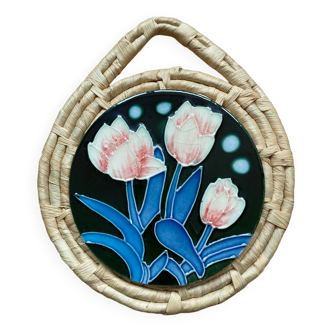 Ceramic and wicker trivet with tulip pattern
