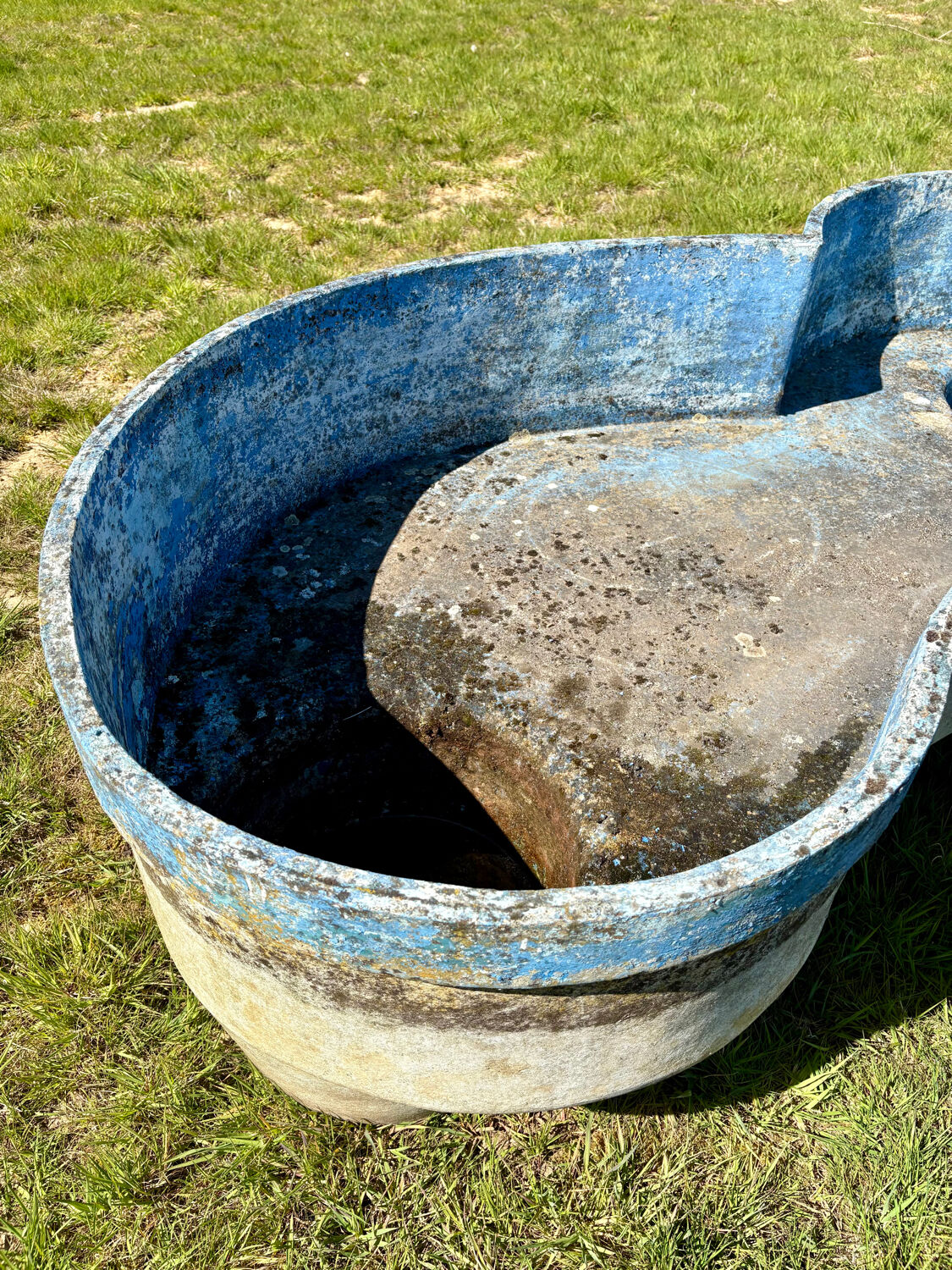 Willy Guhl pond edited by Eternit – designer planter in fibrecement