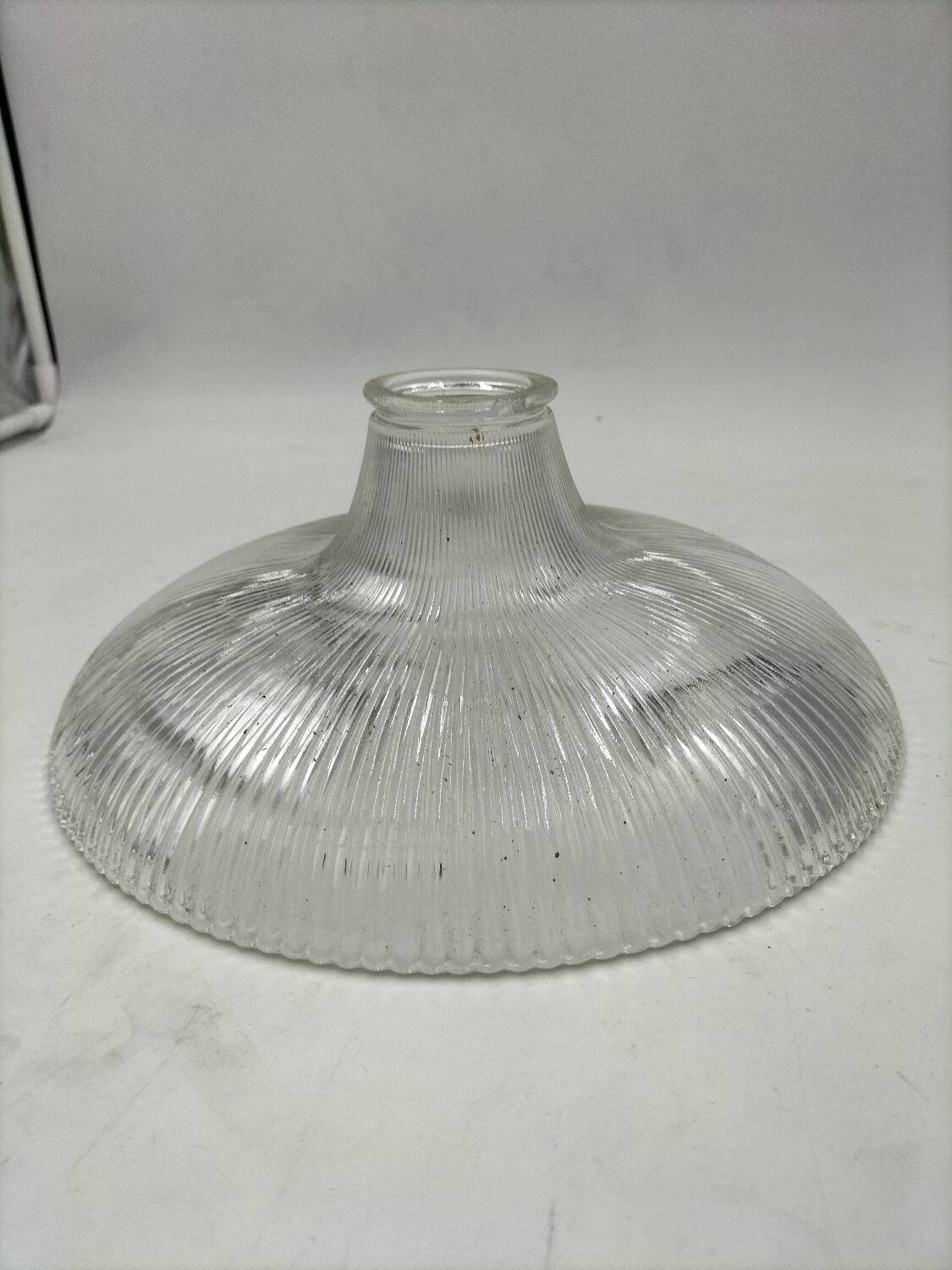 Holophane glass suspension