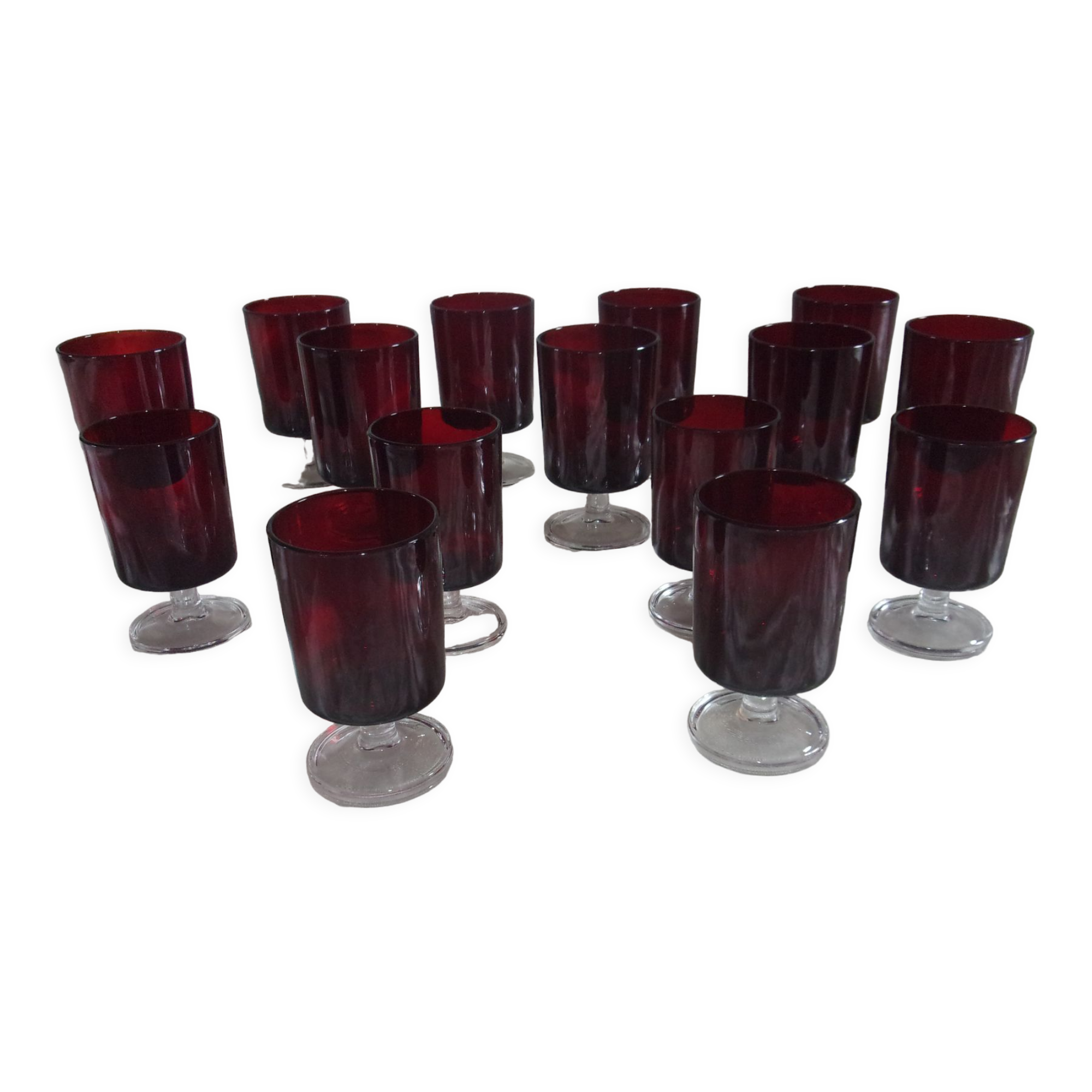 Set of 15 stemmed glasses year 70