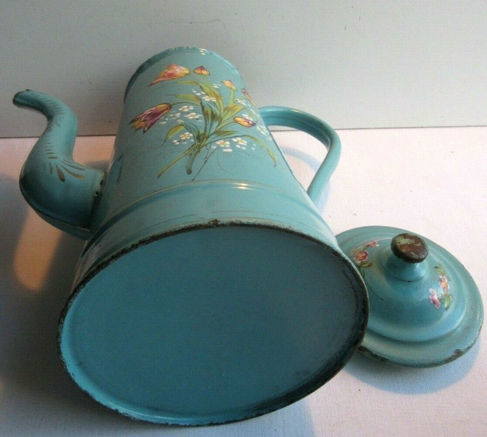 Art Deco coffee maker enamelled sheet metal in relief: Tulips and forget-me-nots on a green background