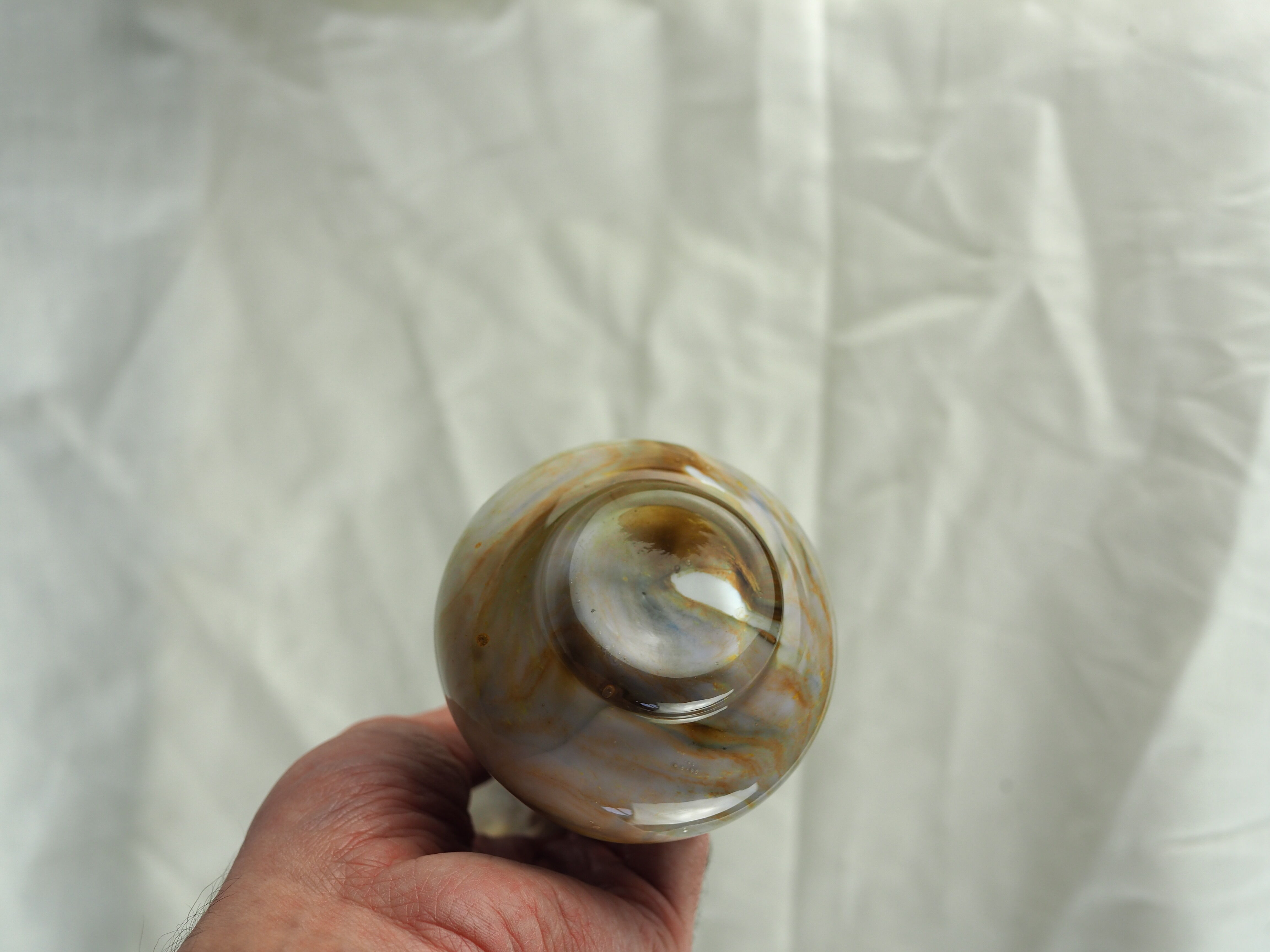 Blown glass vase with serrated neck, marbled white with gold inclusions - late nineteenth