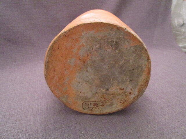 Old cooked clay pot