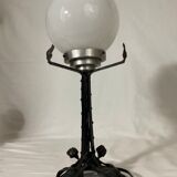 Lampe art nouveau art déco en fer forgé globe blanc