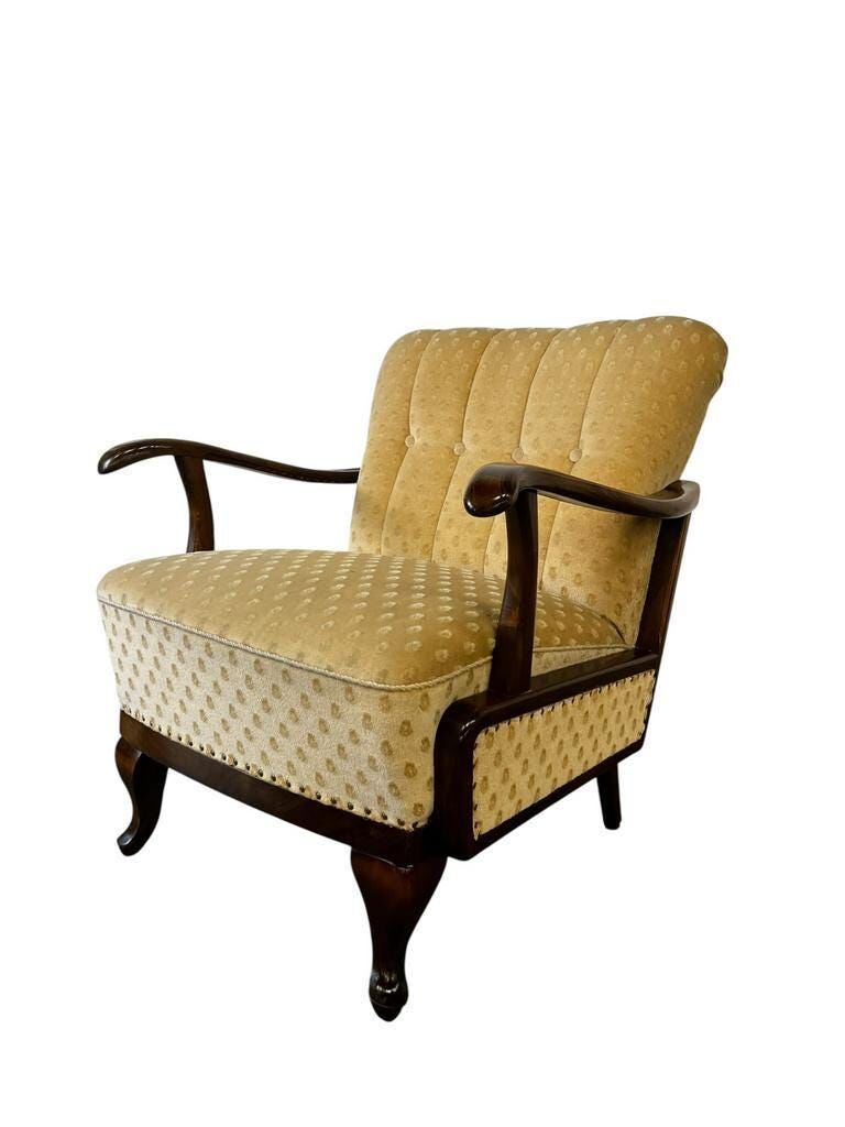 Vintage wooden armchair / club chair