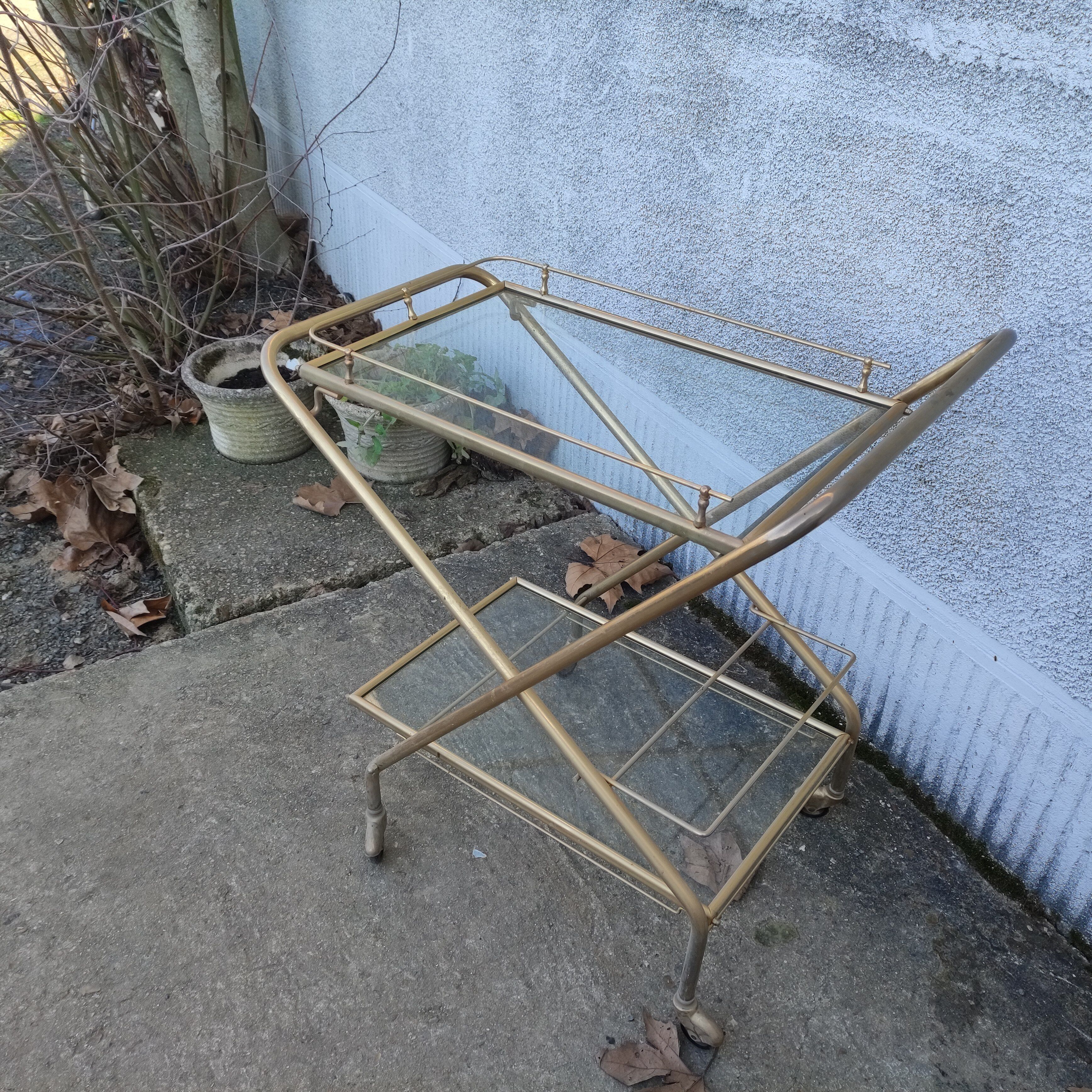 Folding rolling table, service
