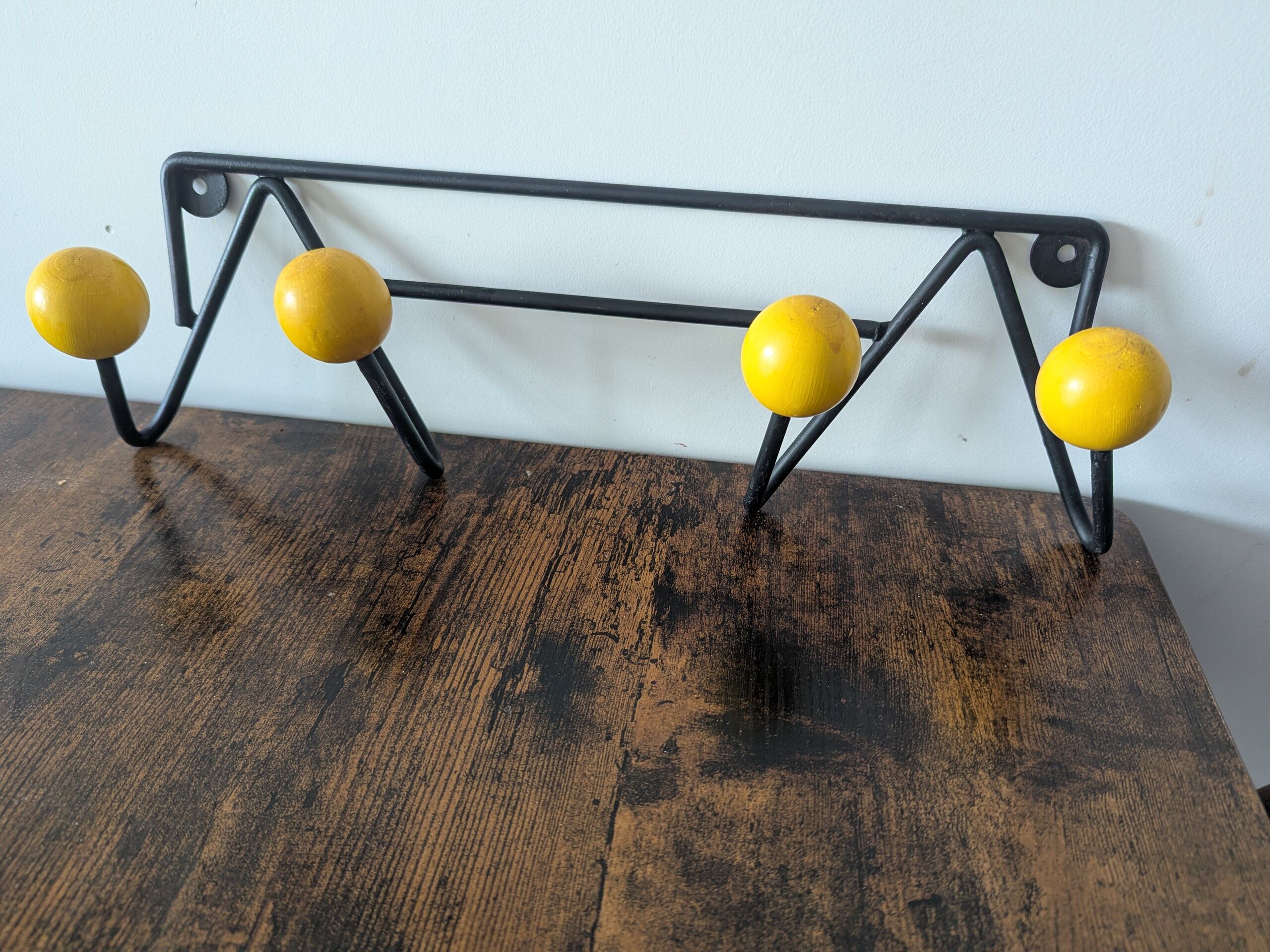 Vintage coat rack Roger Feraud with 4 yellow ball hooks.