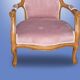 Fauteuil rose en bois