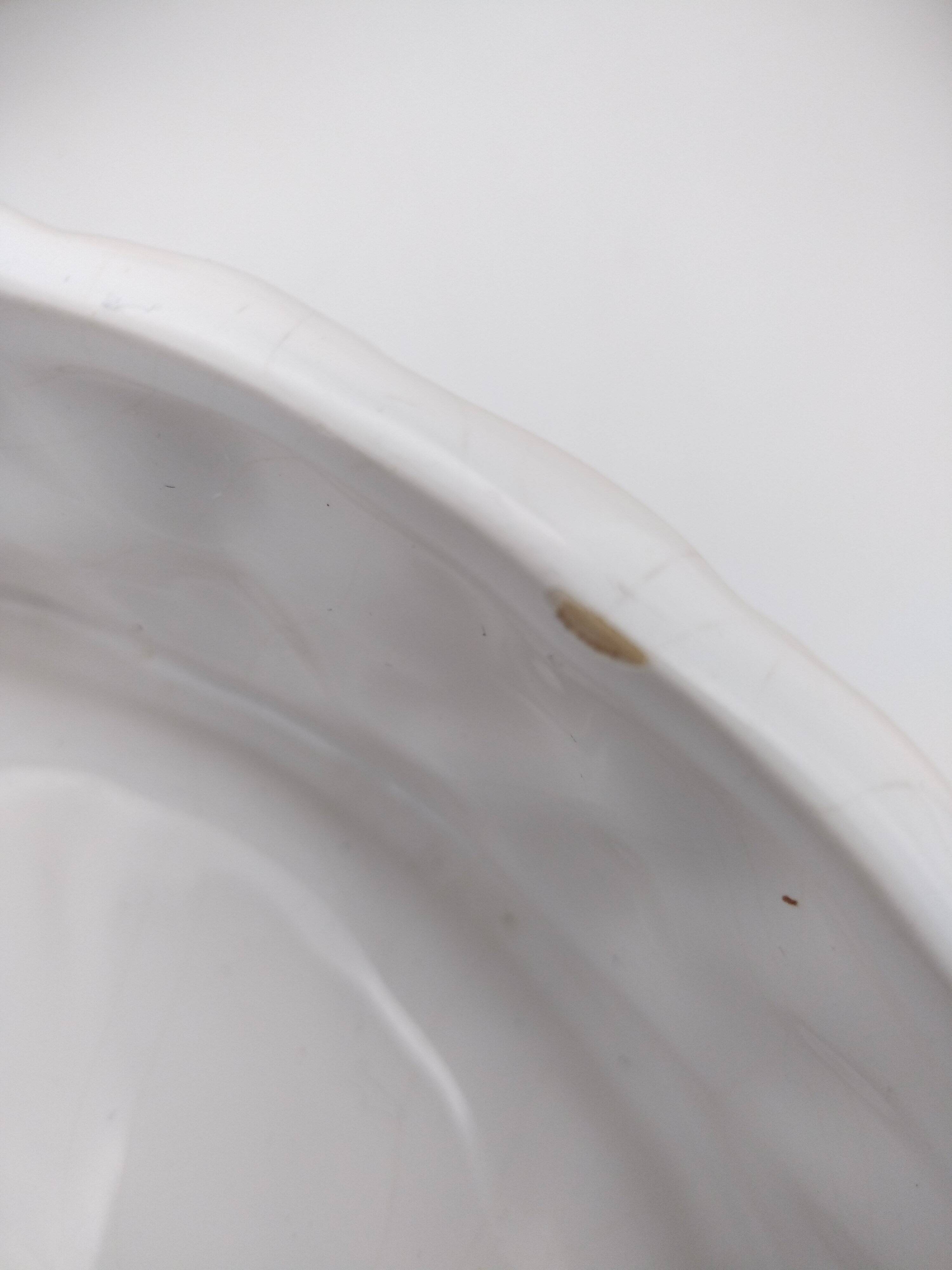 Fruit basket with lid. Enameled barbotine. Large model. Bordallo Pinheiro