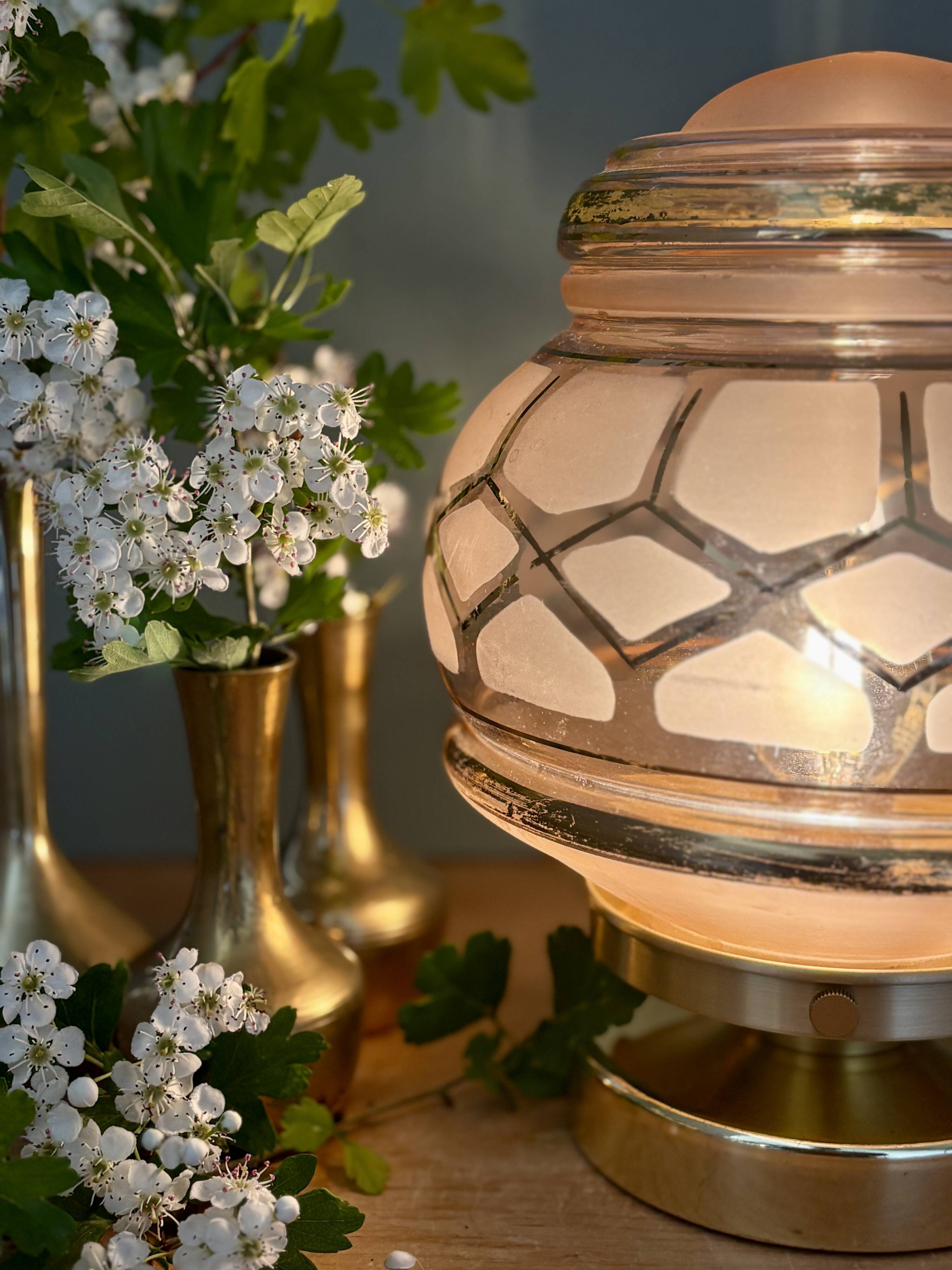 Vintage Art Deco globe table lamp in pink and gold glass.