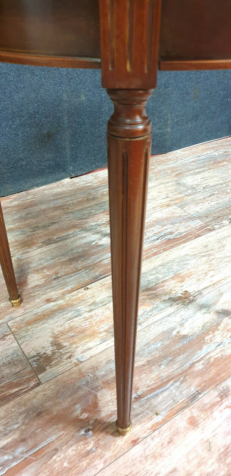 Louis XVI table in mahogany with 2 zippers writing