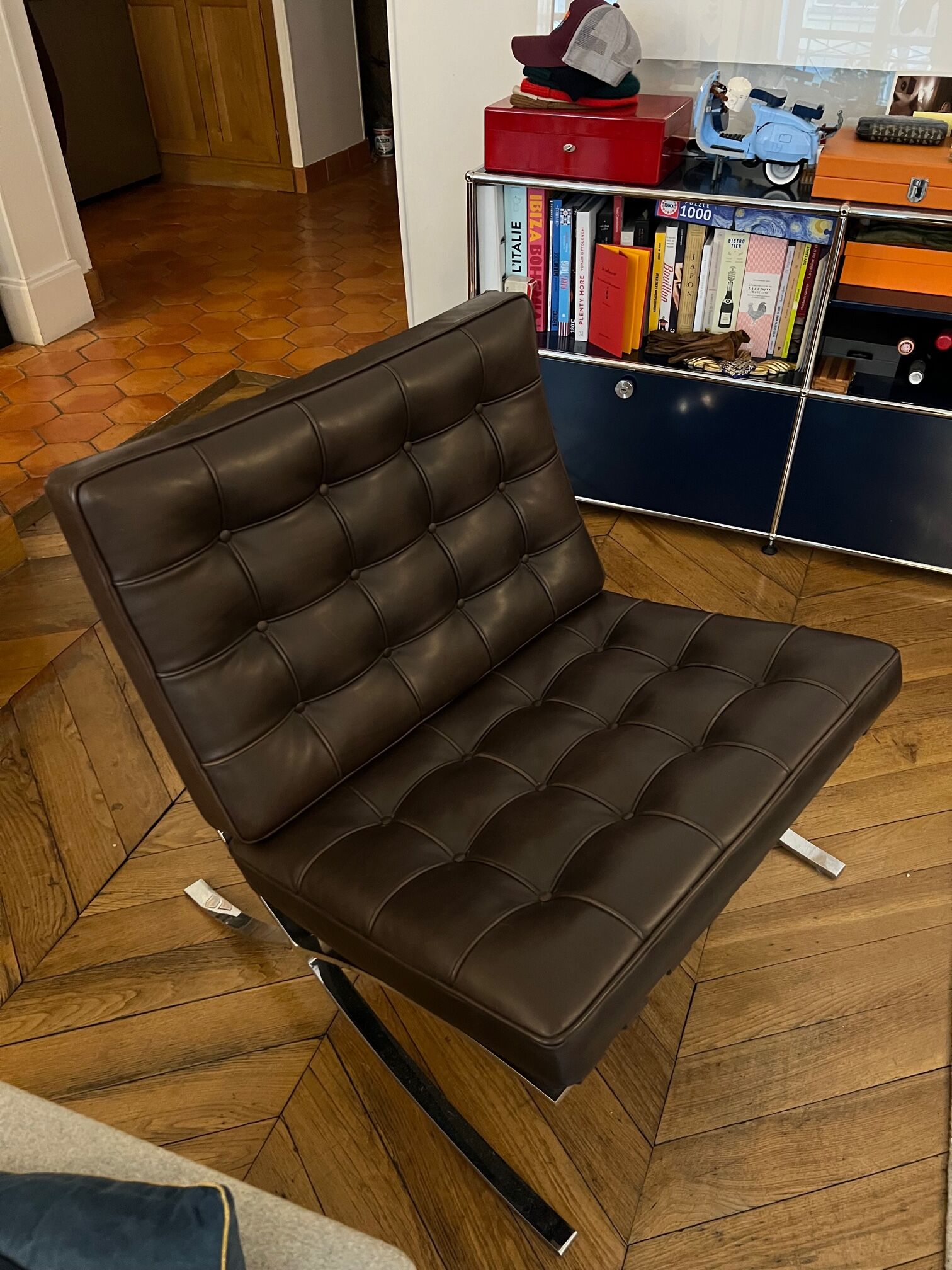 Chauffeuse Barcelona original edition by Ludwig Mies Van Der Rohe, Knoll