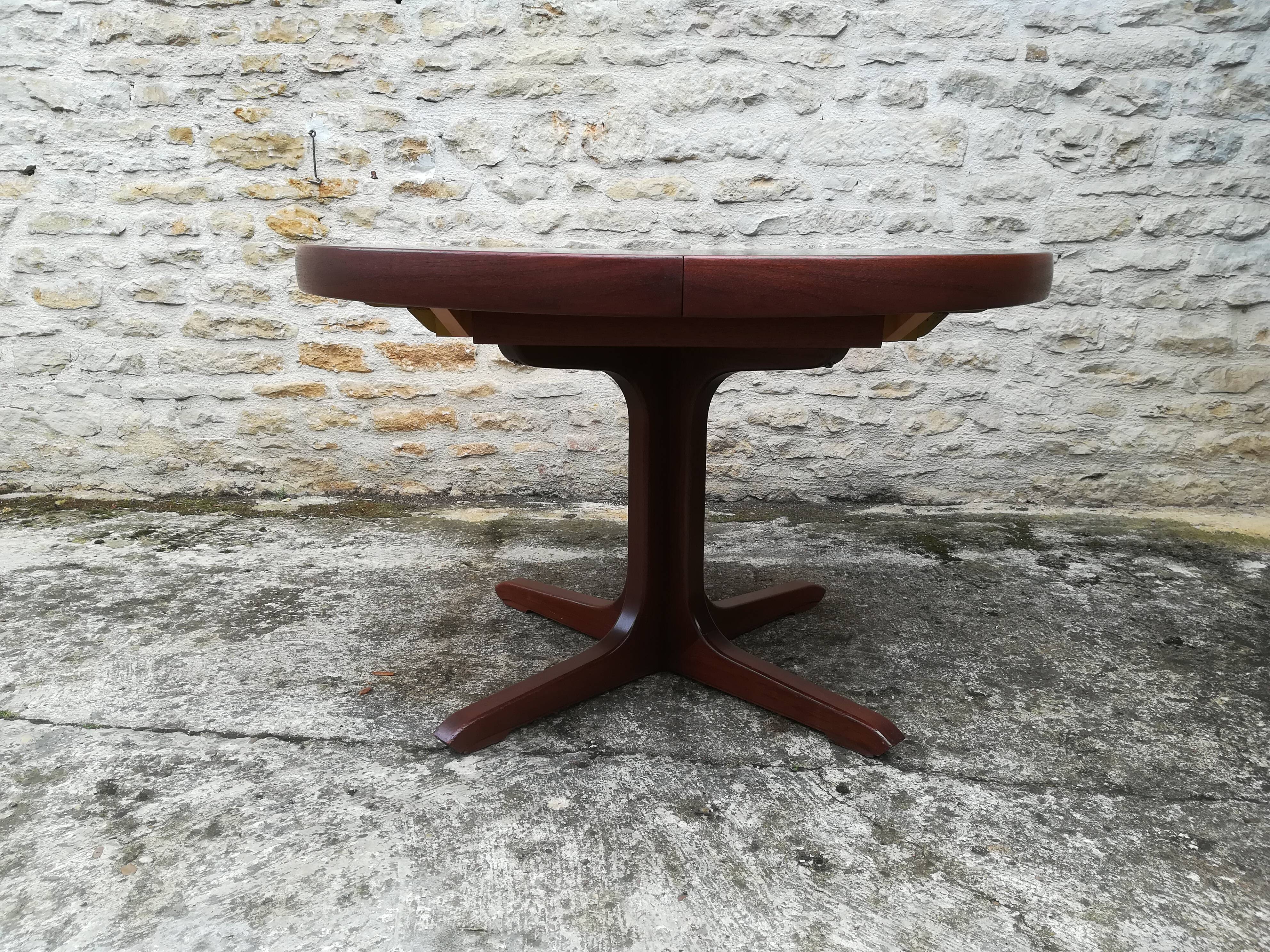 SCANDINAVIAN ROUND TABLE EXTENDED