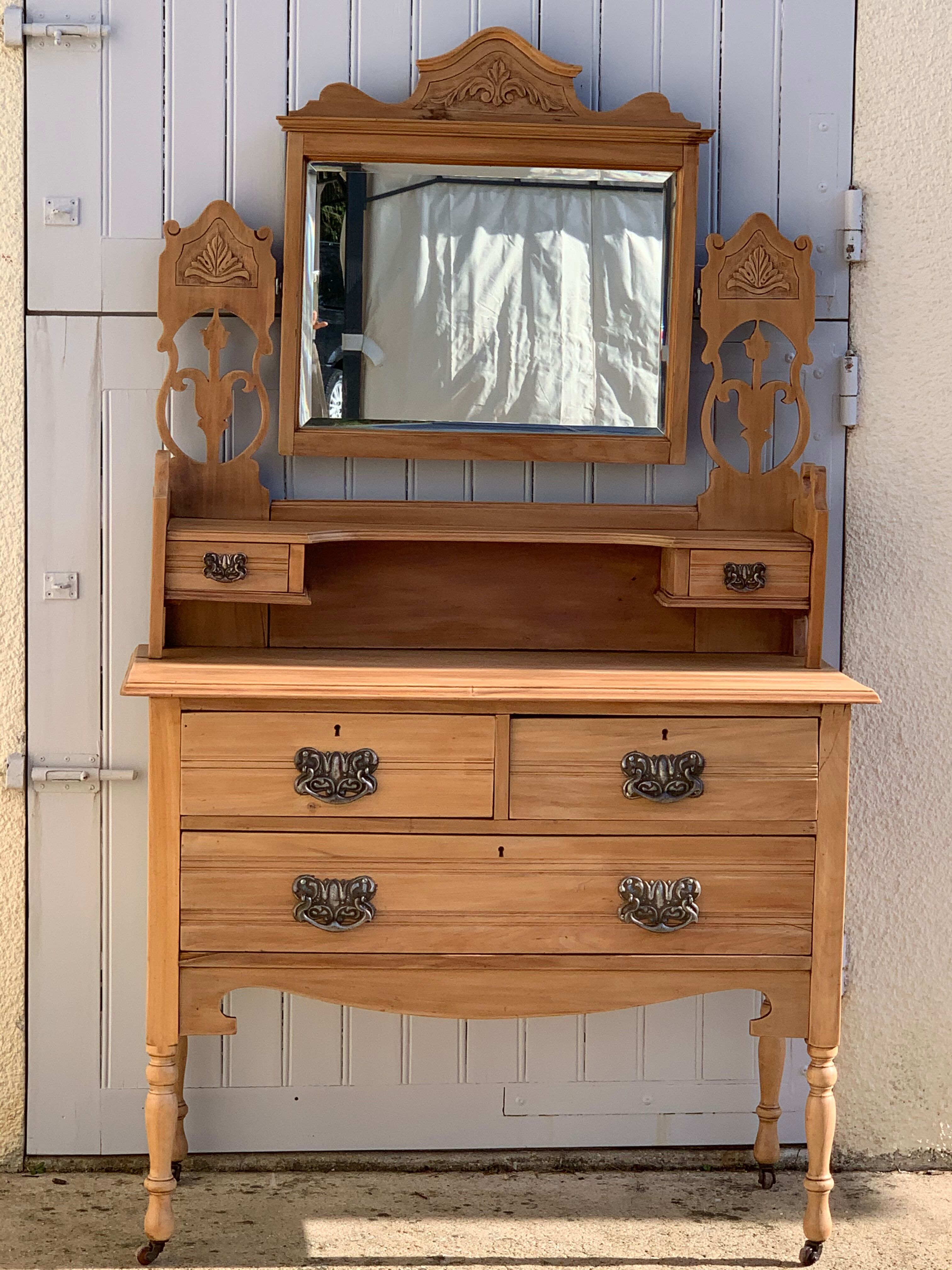 English dressing table 1900
