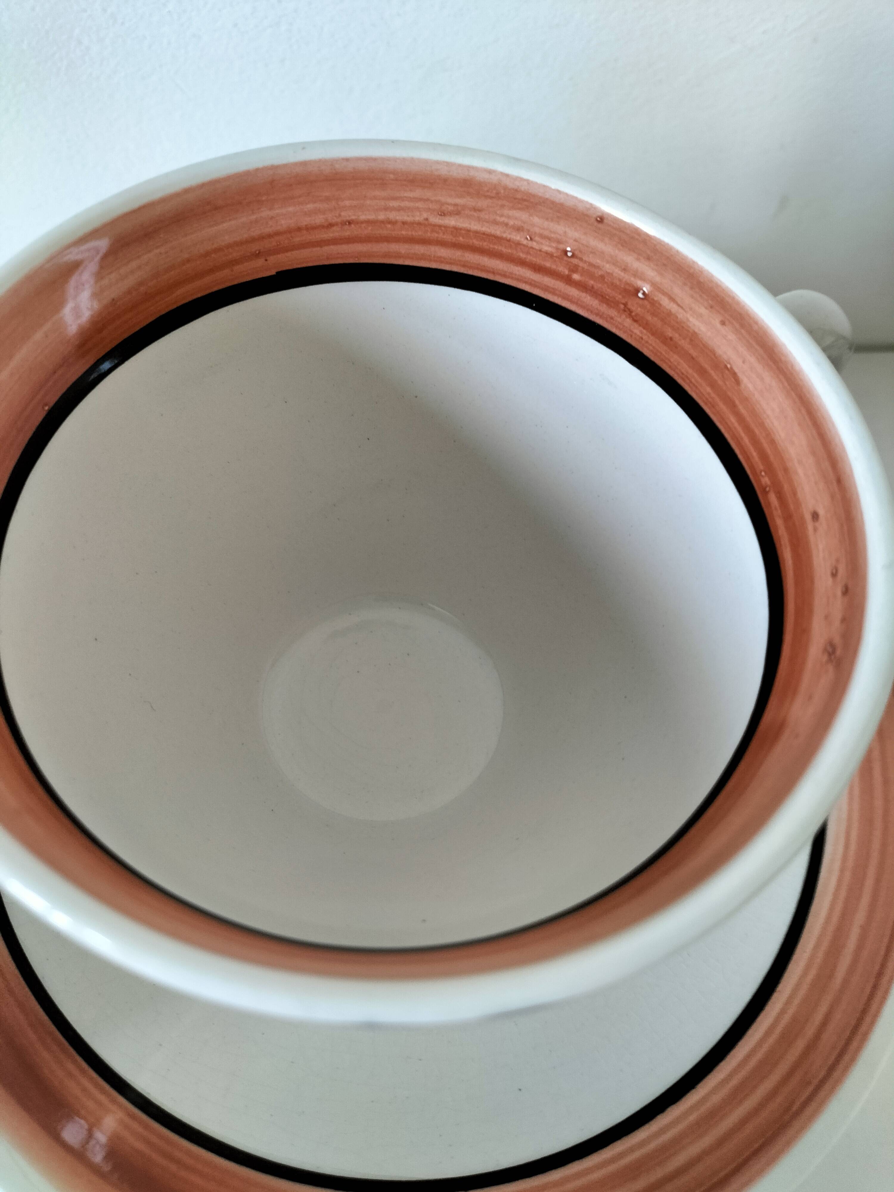 Ensemble de 4 grandes tasses vintage et 6 sous-tasses graphiques