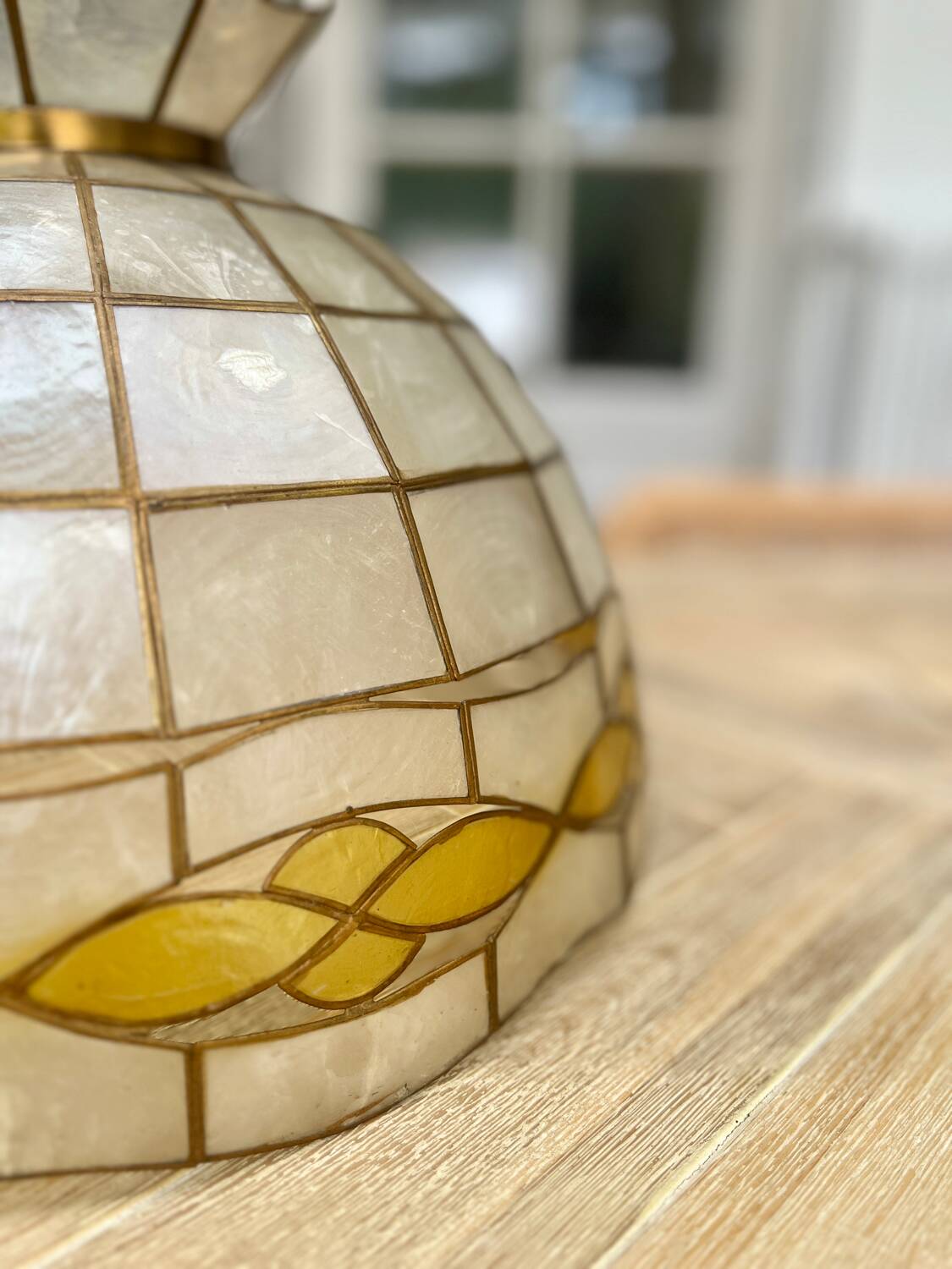 Mimosa mother-of-pearl pendant light