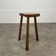 Tabouret tripode brutaliste, ferme