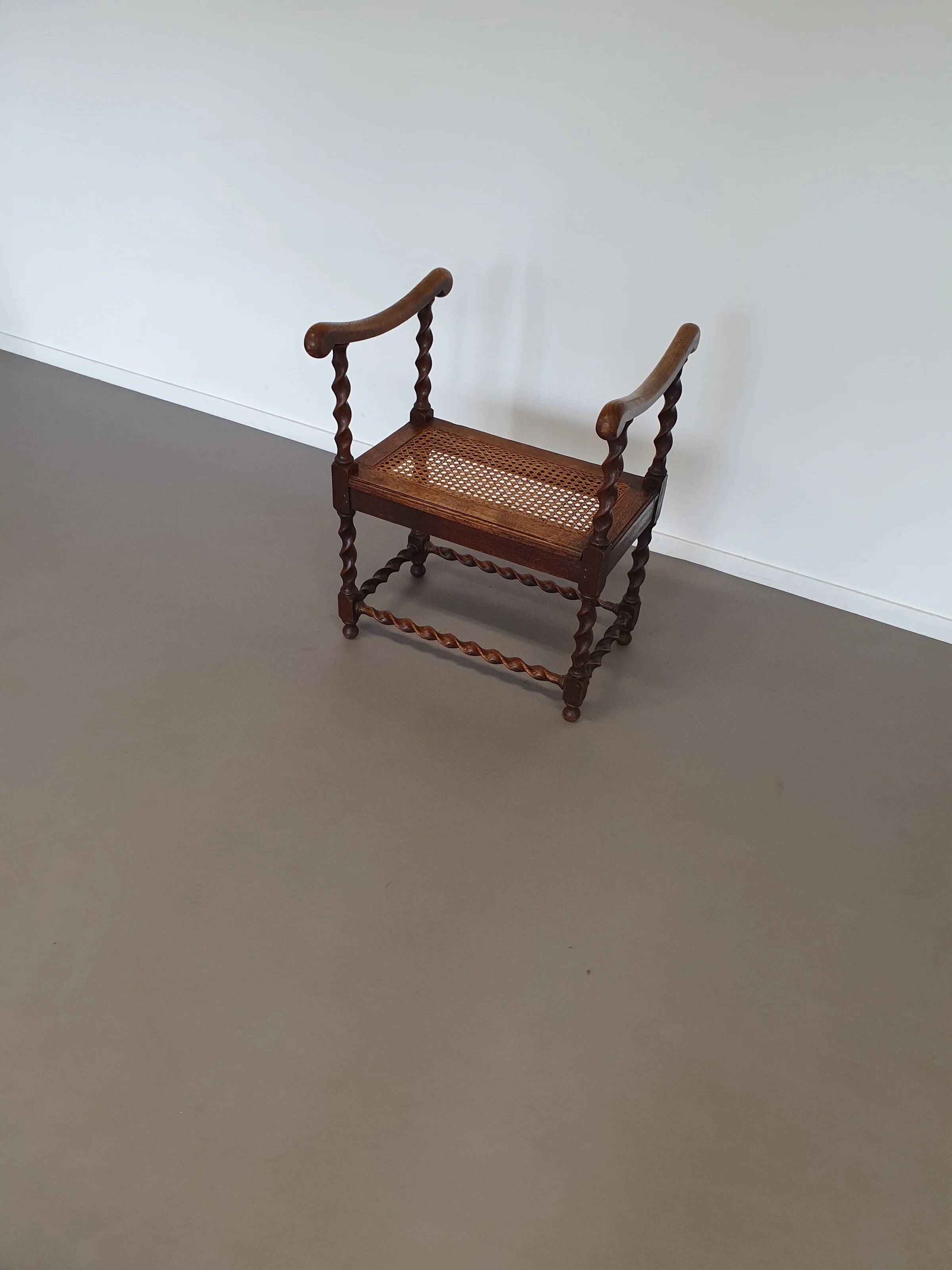 Wokkel chair with armrests and webbing seat