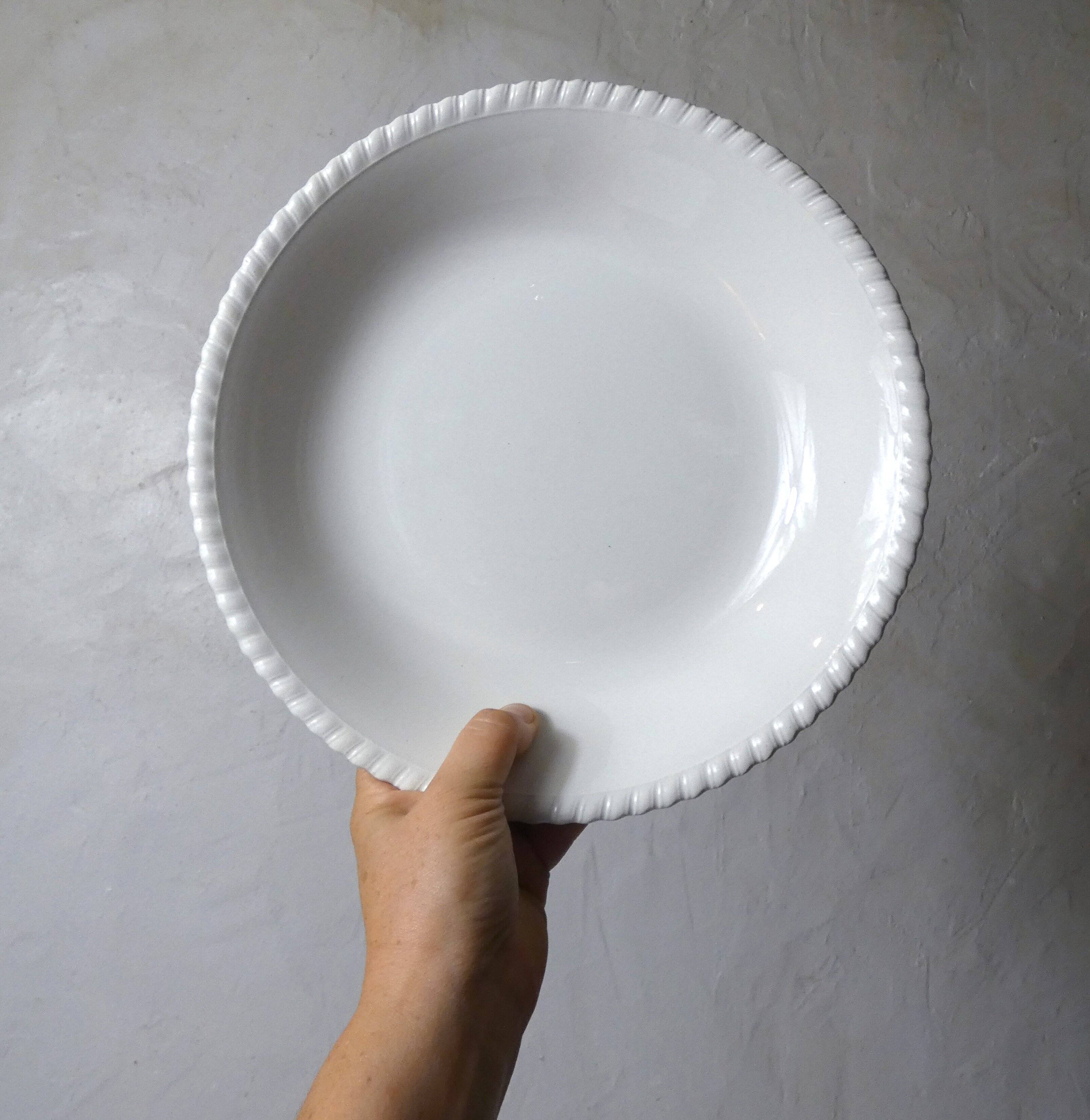 plat blanc crème en faïence