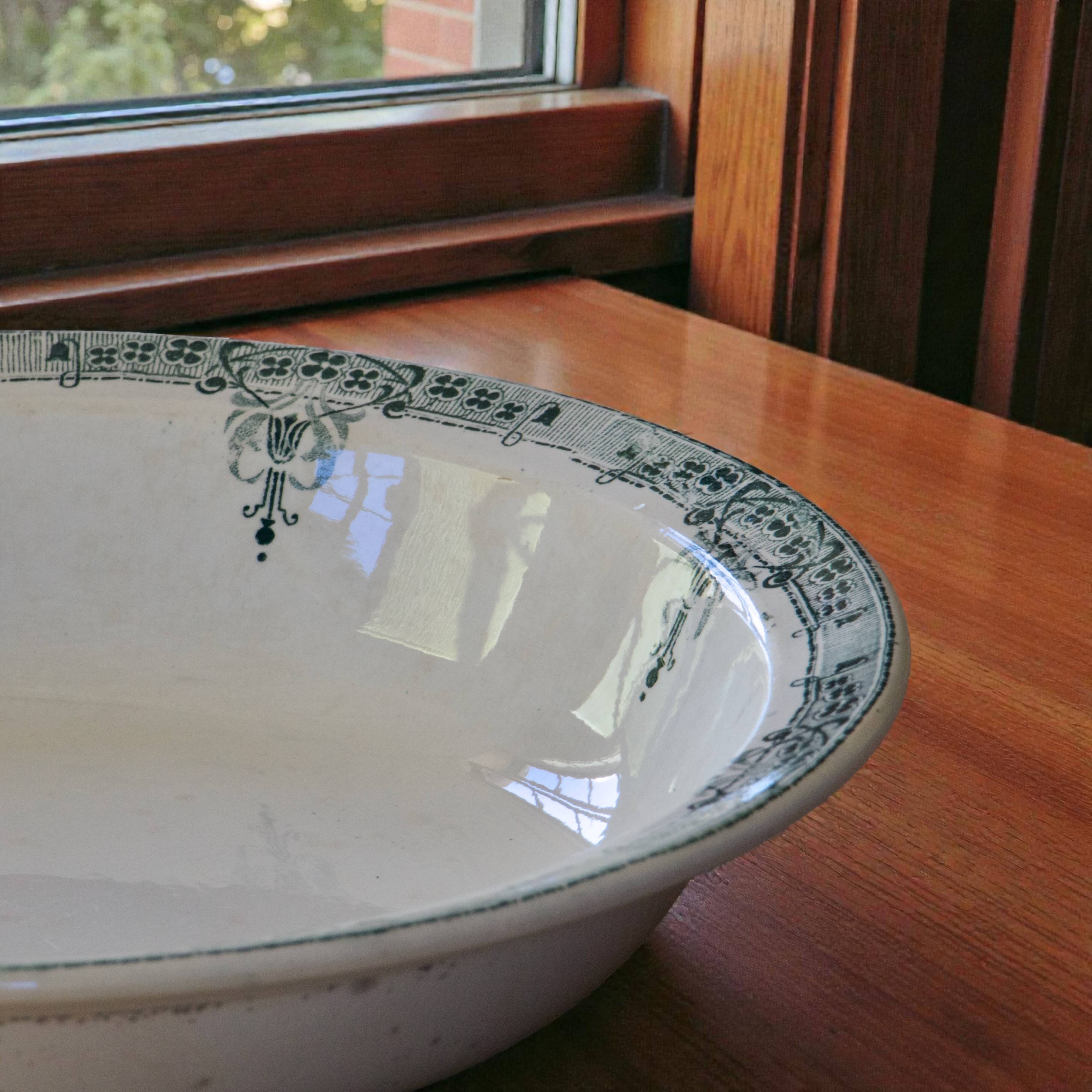 Large deep salad bowl from the 19th century, ironstone, signed Sarreguemines "Verdun".