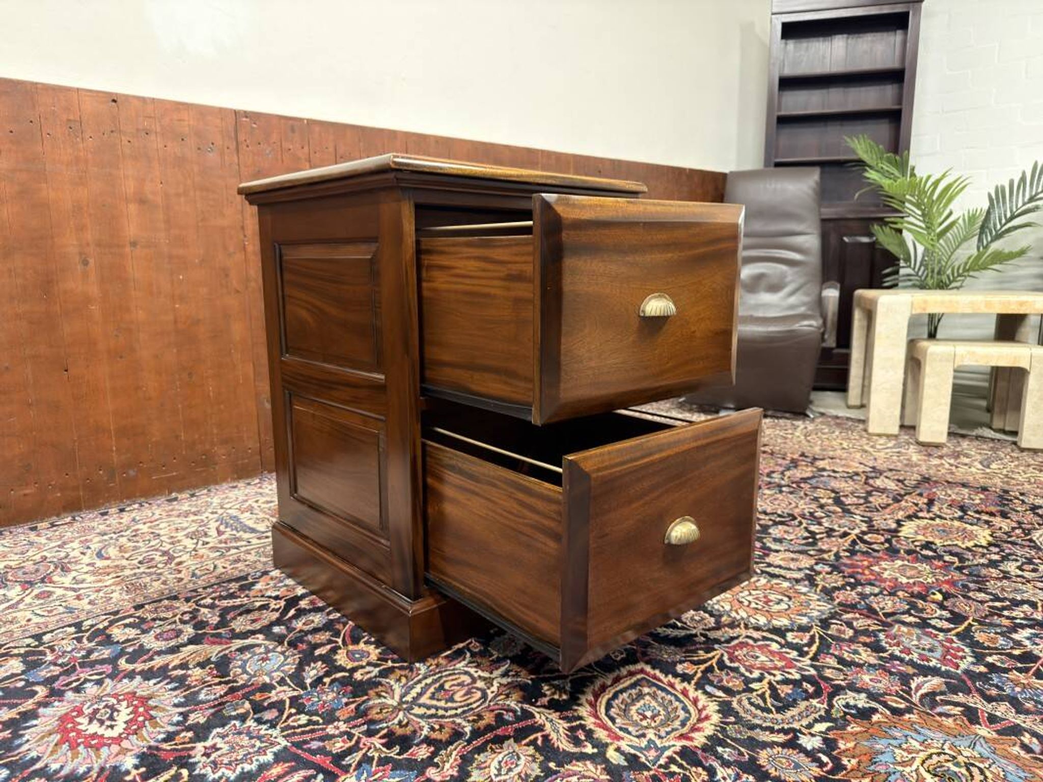 Classic English Mahogany Chest of Drawers