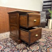Classic English Mahogany Chest of Drawers