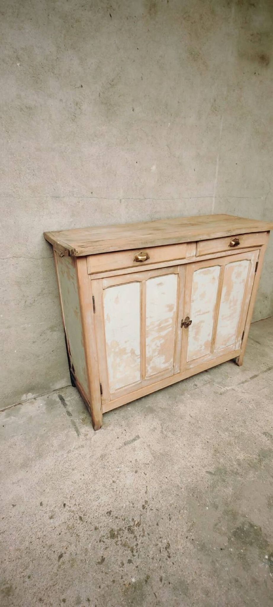 Commode parisienne patinée