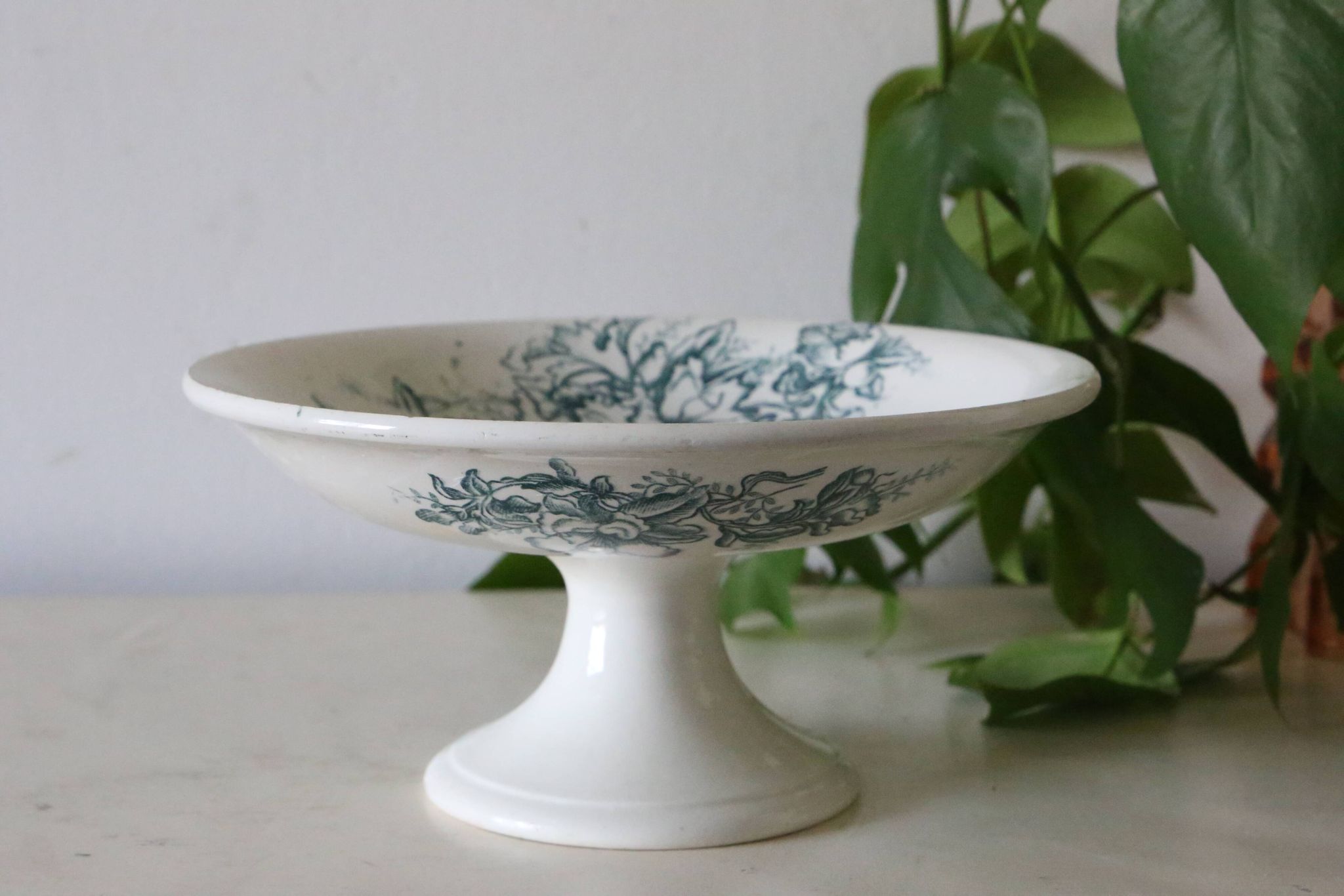 Floreal fruit bowl, from the Faïencerie Nouvelle de Givors, iron earth