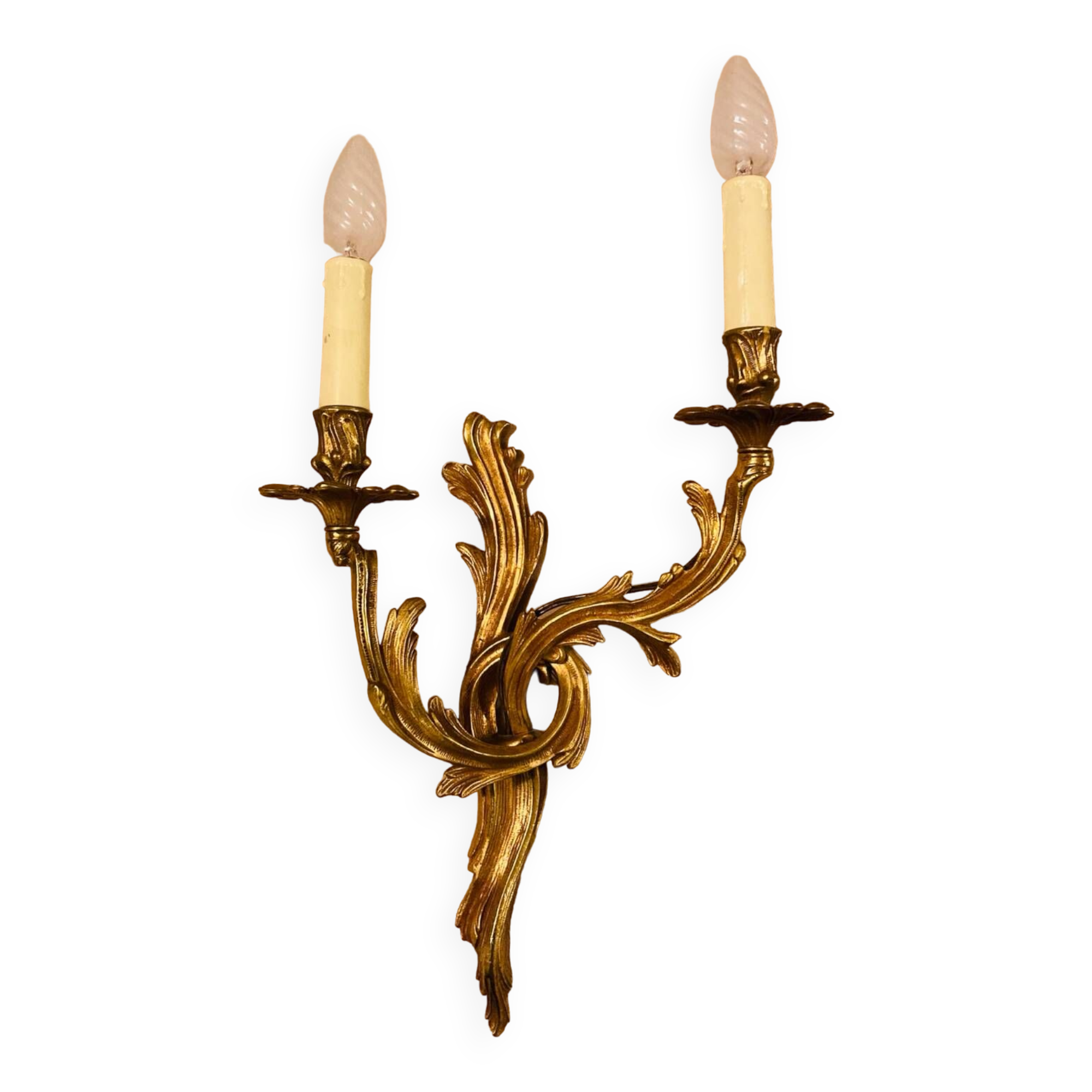Louis XV Style wall light in gilded bronze from the 20th century decorated with acanthus leaves.