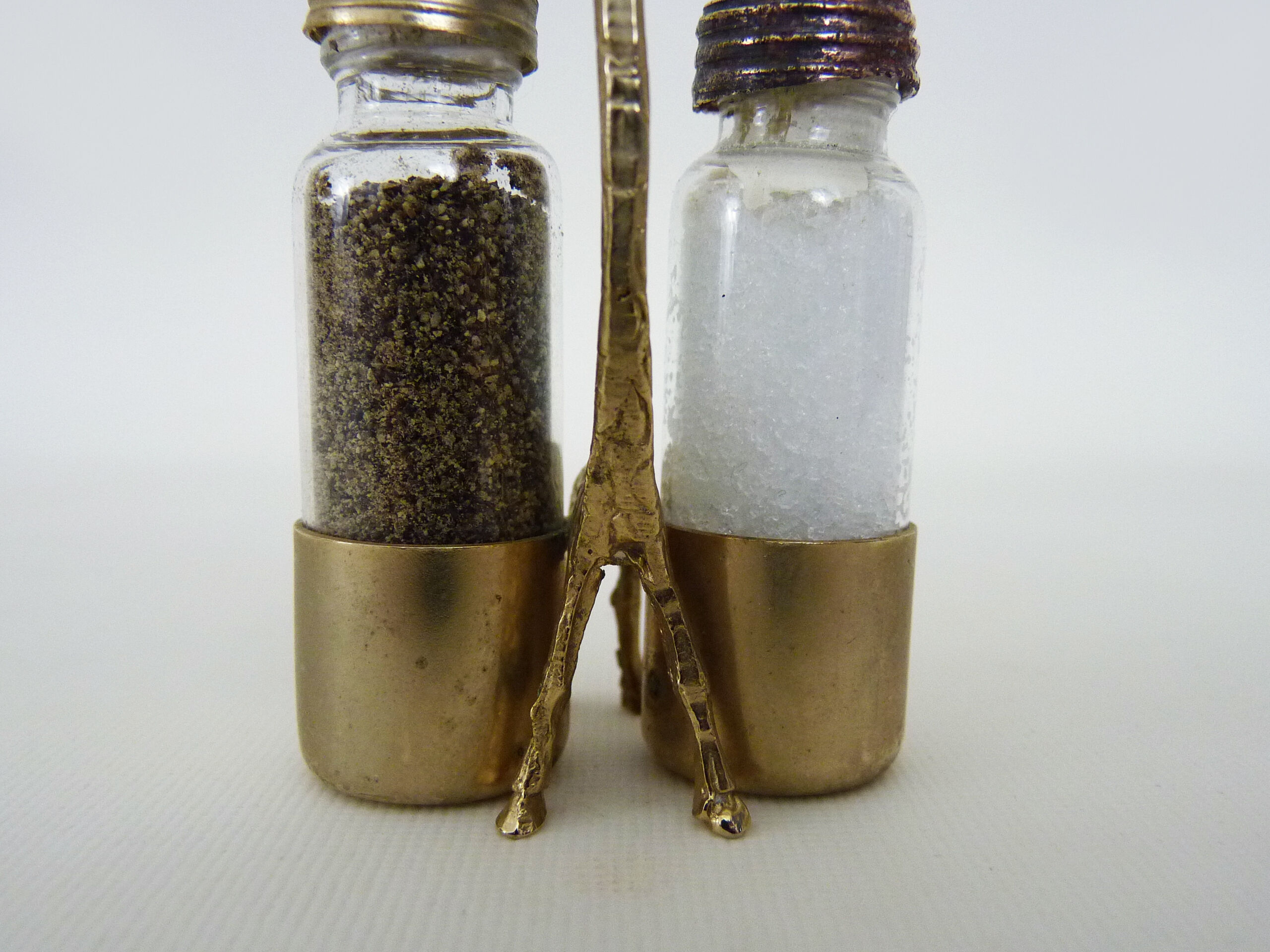 Salt and pepper maker support giraffe year 40 50