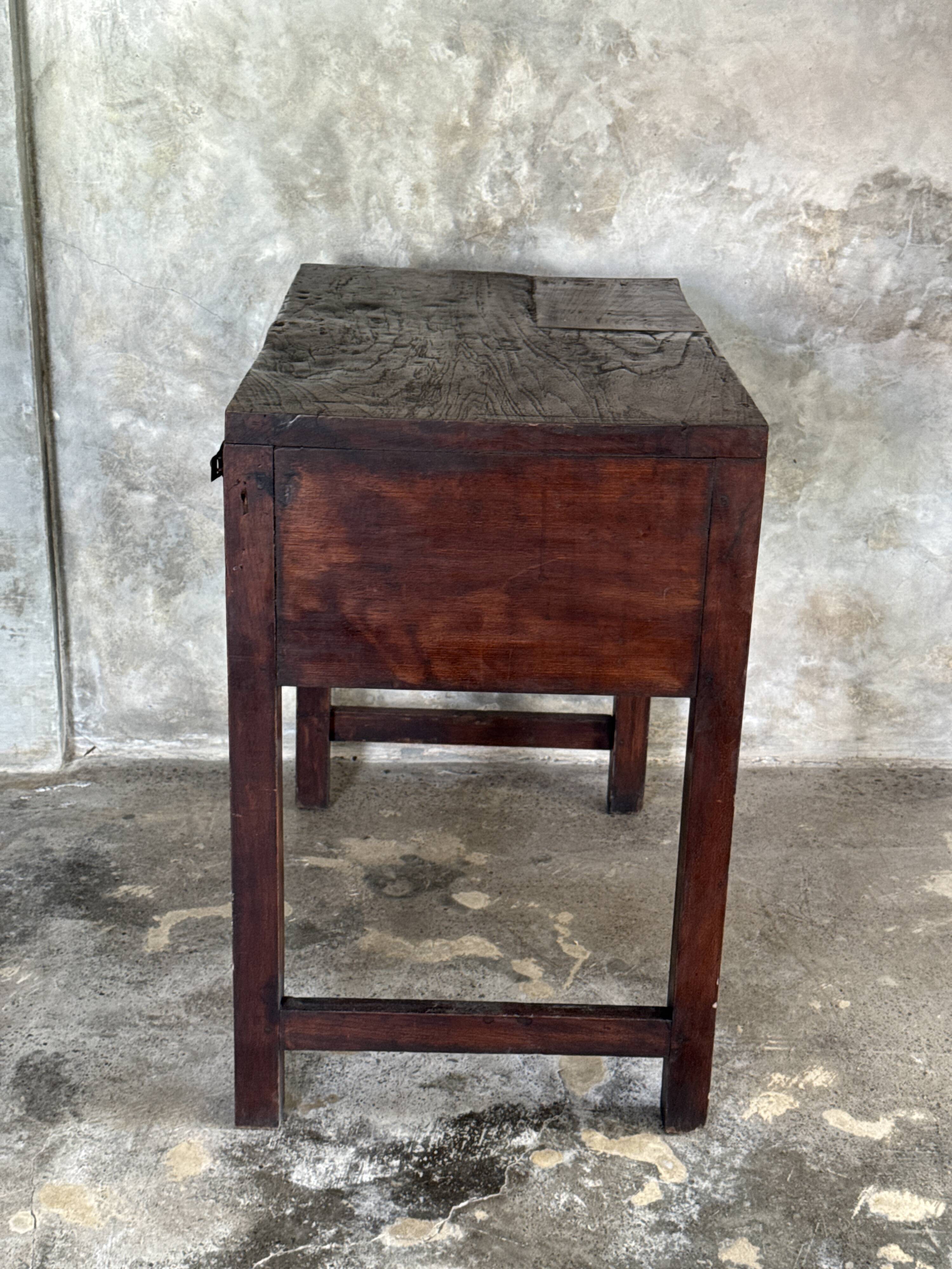 Meuble de métier ancien indonésien en teck à deux tiroirs H80,5 L79,5x51