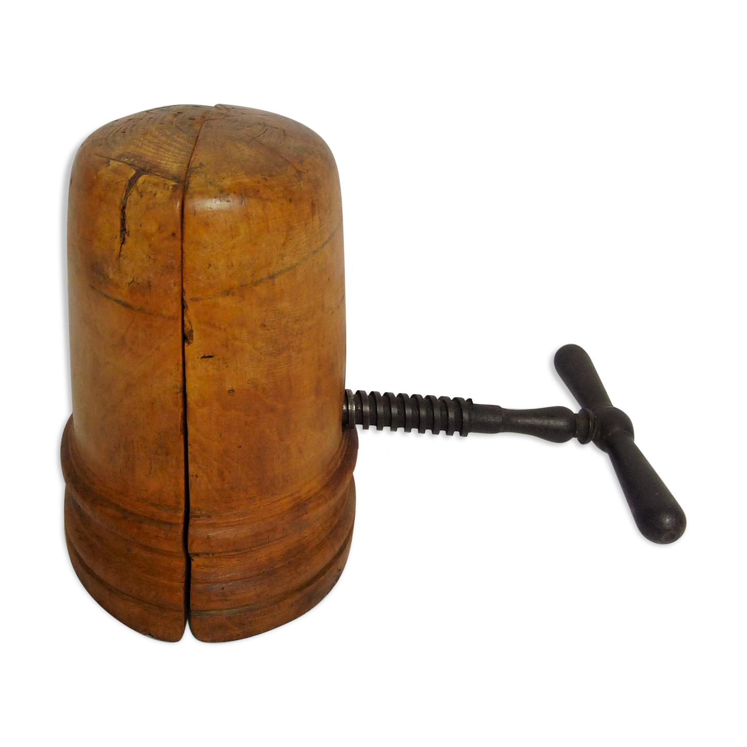 Wooden hat-wearing equalizer