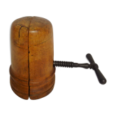 Wooden hat-wearing equalizer