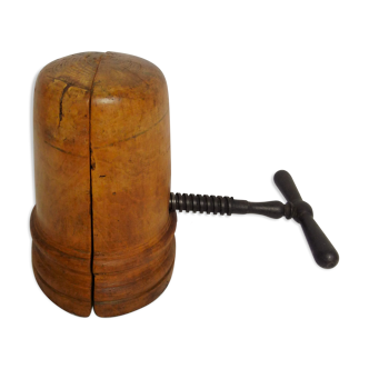 Elargisseur à chapeau en bois
