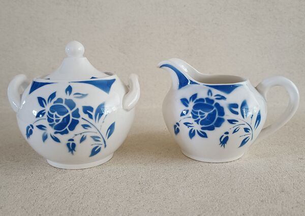 6 tasses et soucoupes, sucrier et pot à lait Digoin