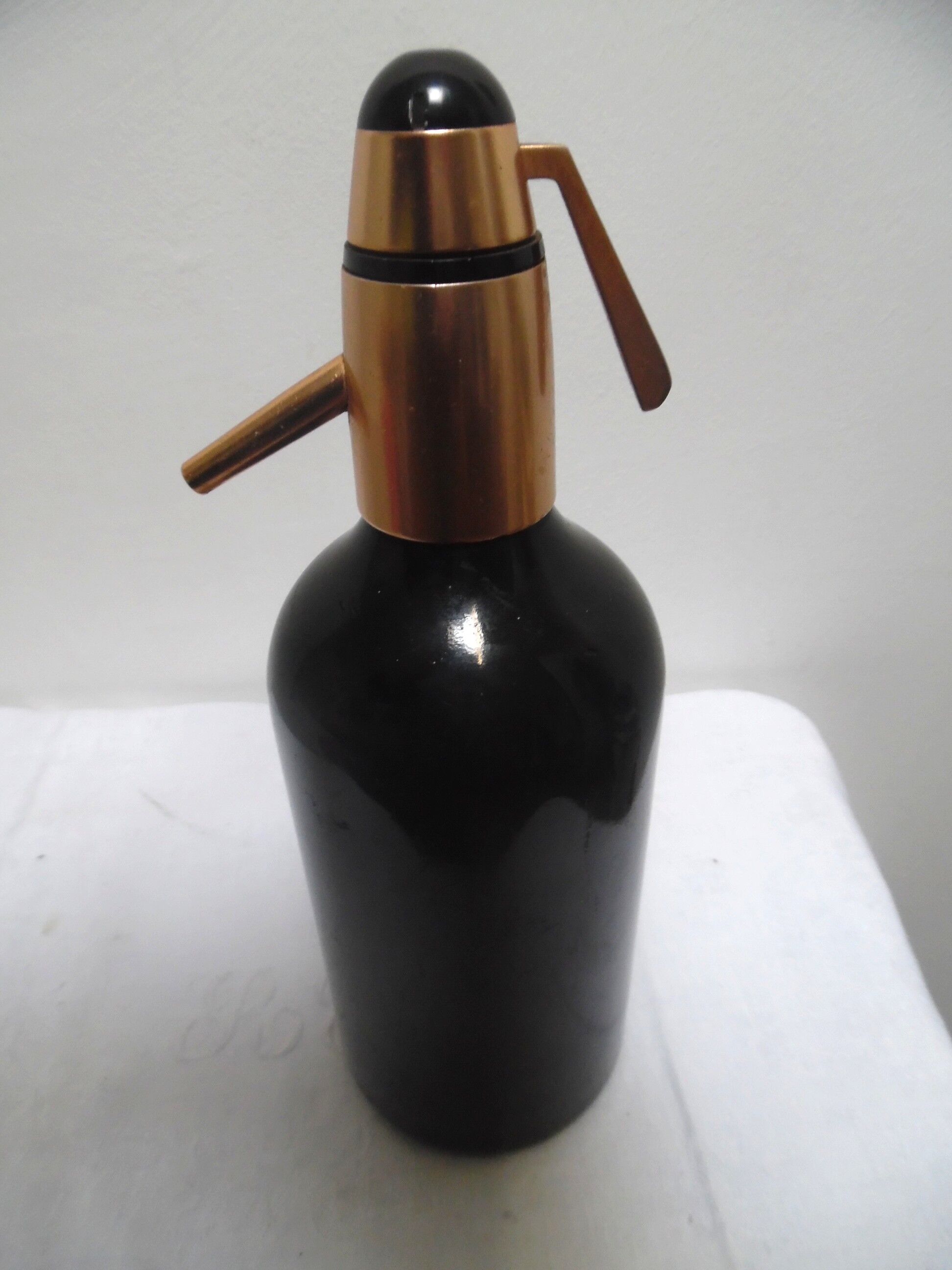 Black parisian siphon