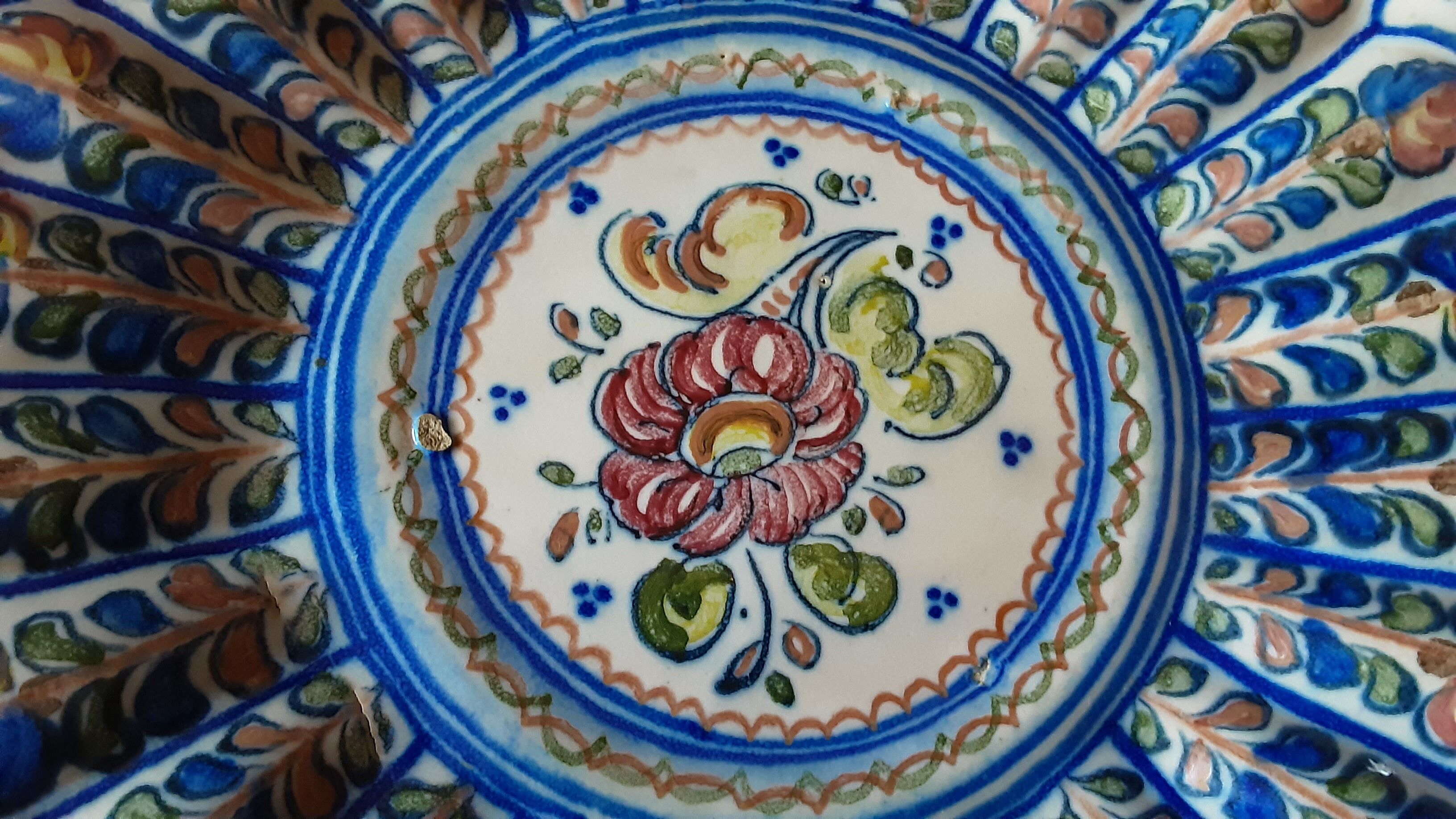 Decorative plate M-A