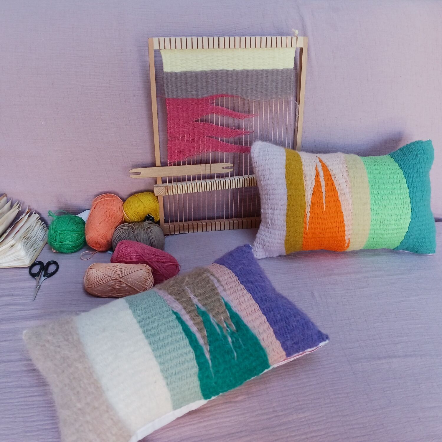 Wool weaving cushion