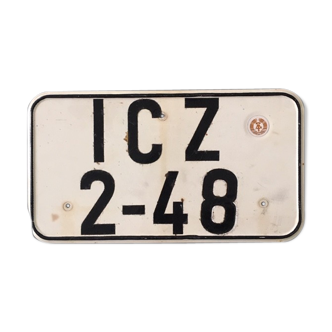 Enamelled metal plate