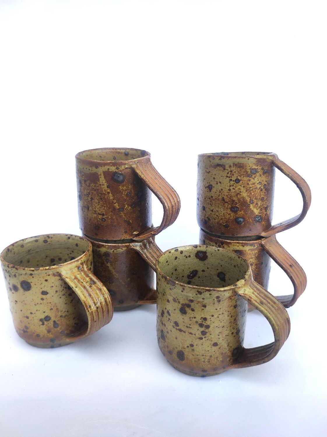 Cups + sandstone saucer by Puisaye Gaudry