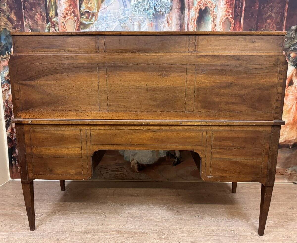 Bureau à cylindre de centre en noyer, époque Louis XVI