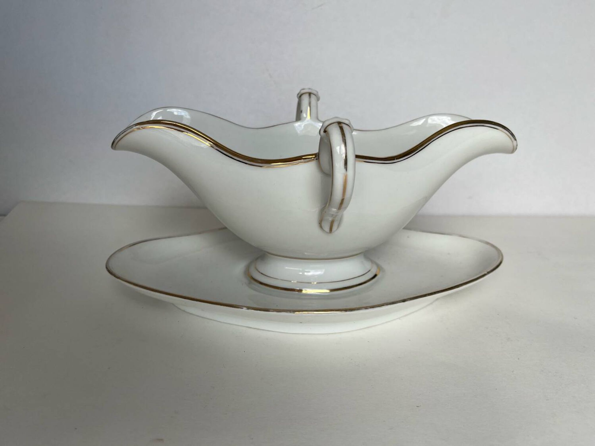 Saucière ancienne en porcelaine de Paris