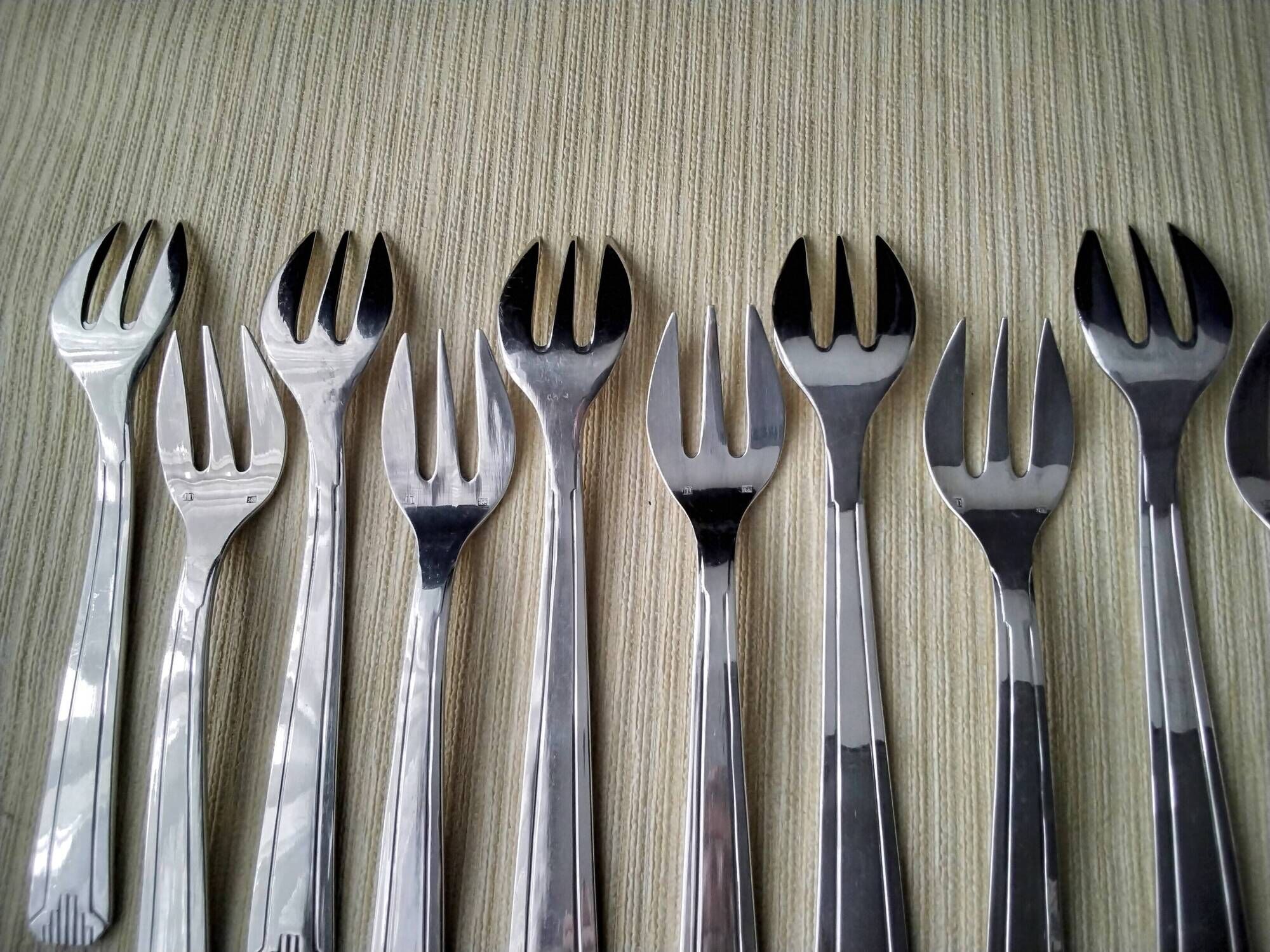 Box of 12 18 G silver-plated oyster forks