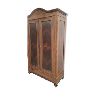 Armoire parisienne peinture d origine chapeau de gendarme