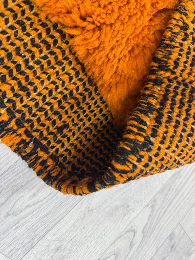 Traditional Berber Moroccan rug 250cm x 150cm