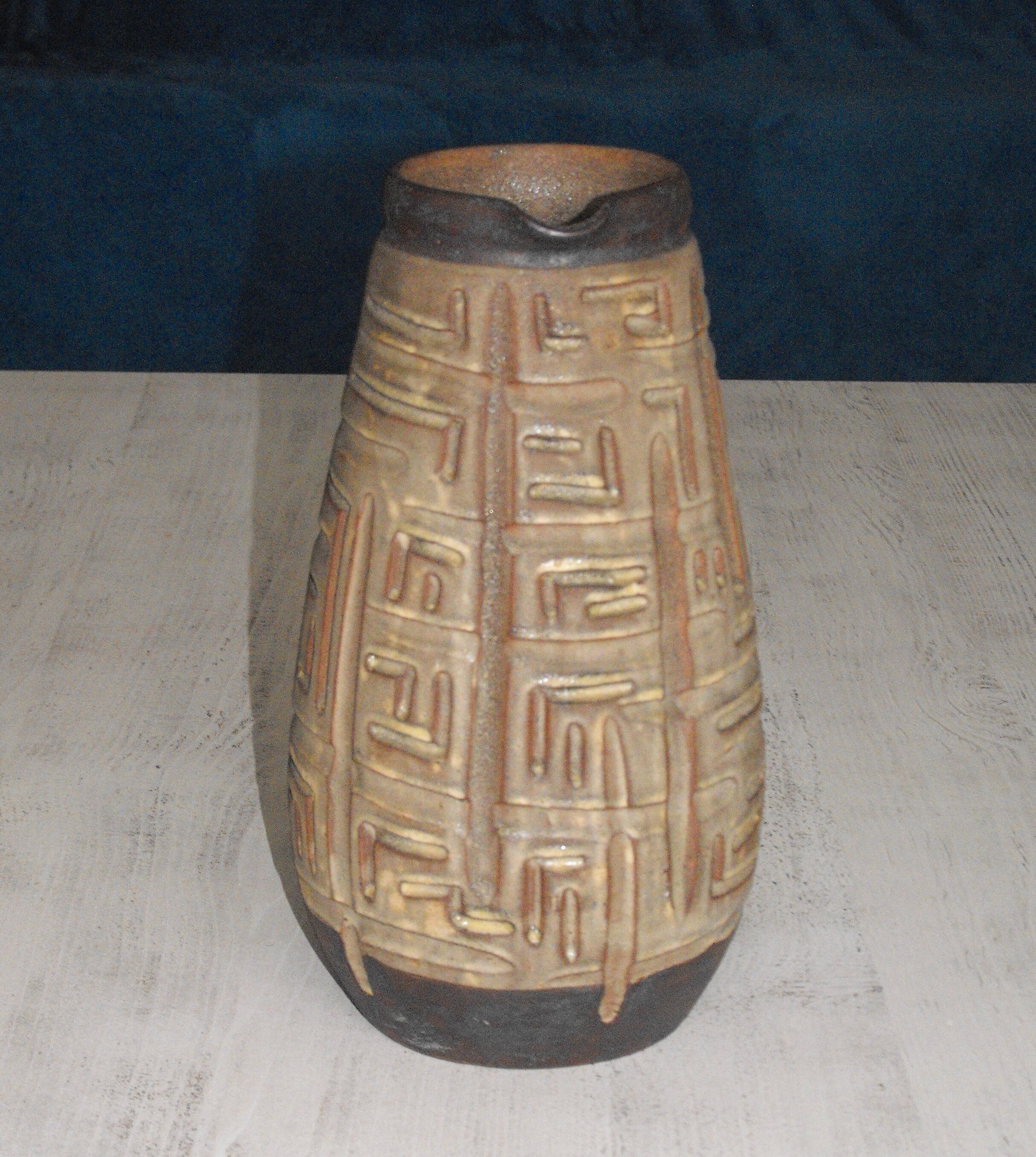 Alexander Kostanda's sandstone pitcher in Vallauris